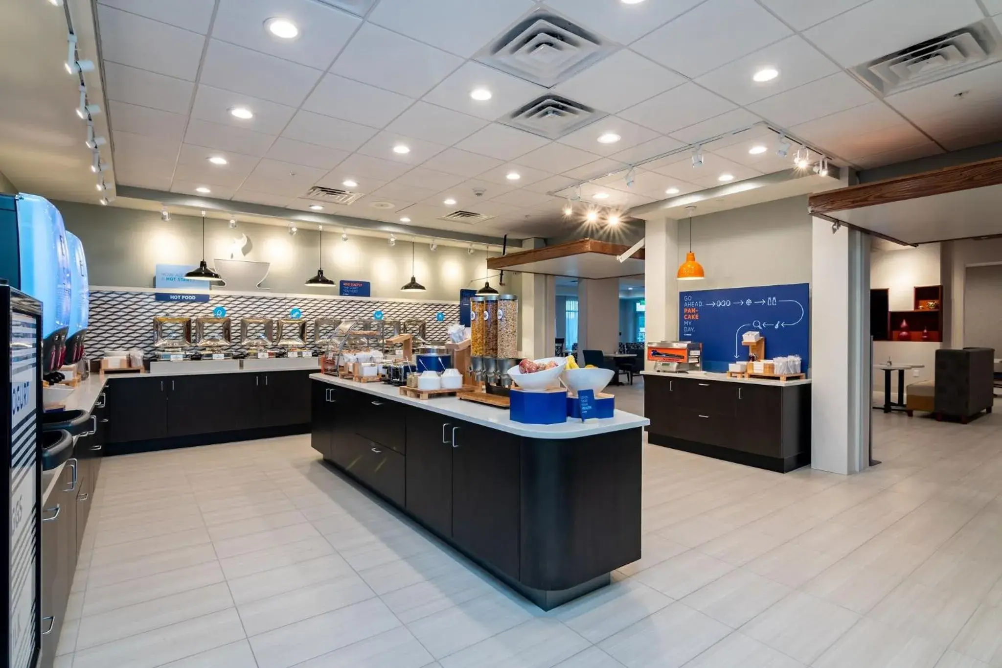 Restaurant/places to eat in Holiday Inn Express & Suites Orlando- Lake Buena Vista by IHG Restaurant/places to eat in Holiday Inn Express & Suites Orlando- Lake Buena Vista by IHG