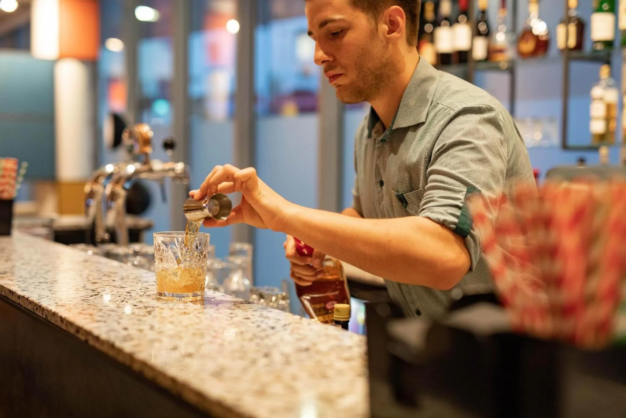 Lounge or bar in Holiday Inn London - Whitechapel by IHG