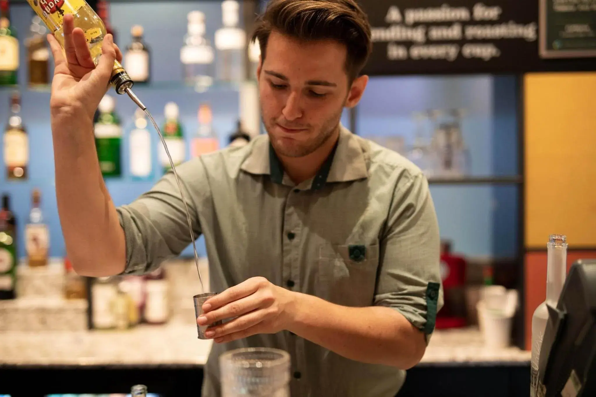 Lounge or bar in Holiday Inn London - Whitechapel by IHG Lounge or bar in Holiday Inn London - Whitechapel by IHG