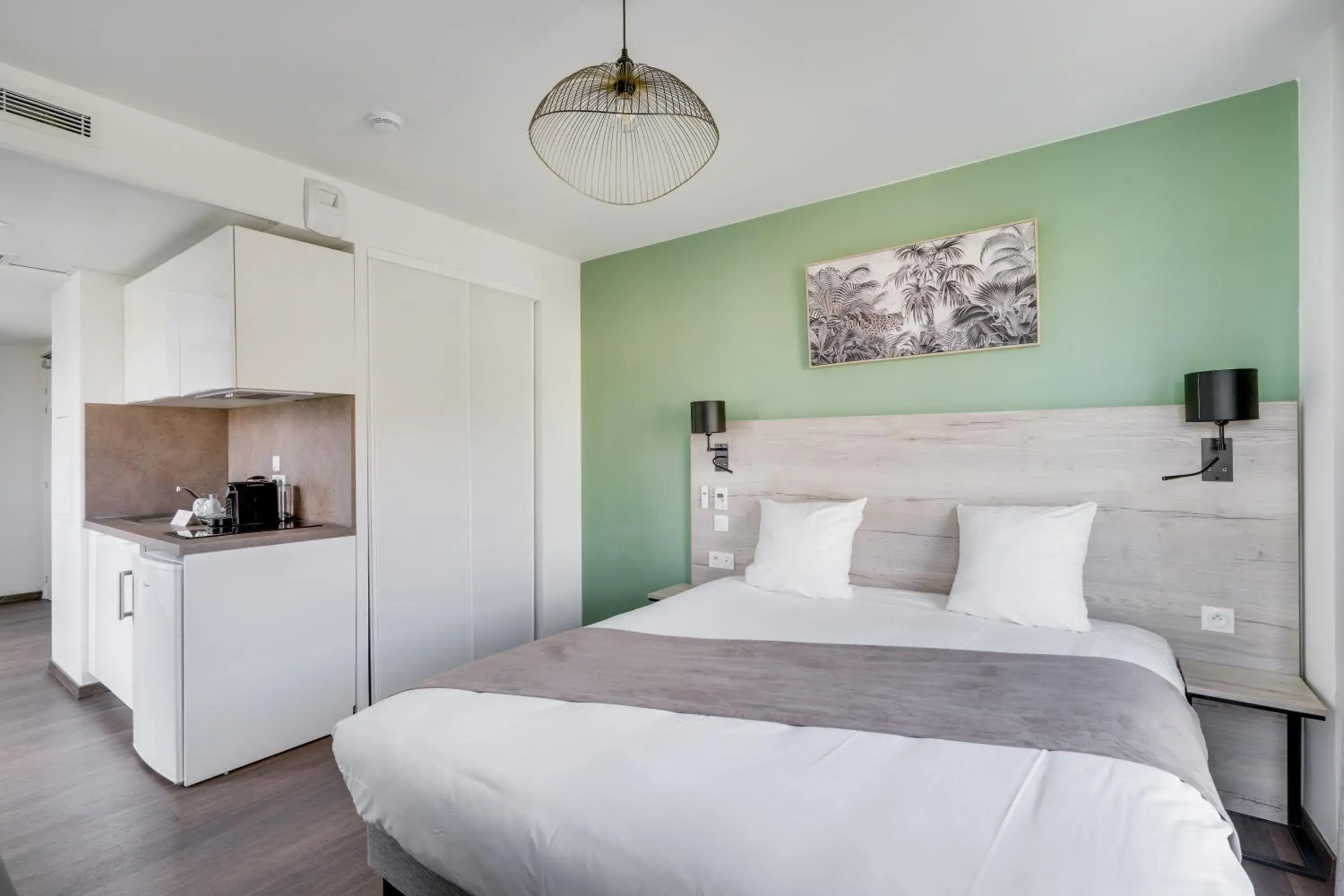 Bed in All Suites Appart Hôtel - Palaiseau - Massy TGV Bed in All Suites Appart Hôtel - Palaiseau - Massy TGV