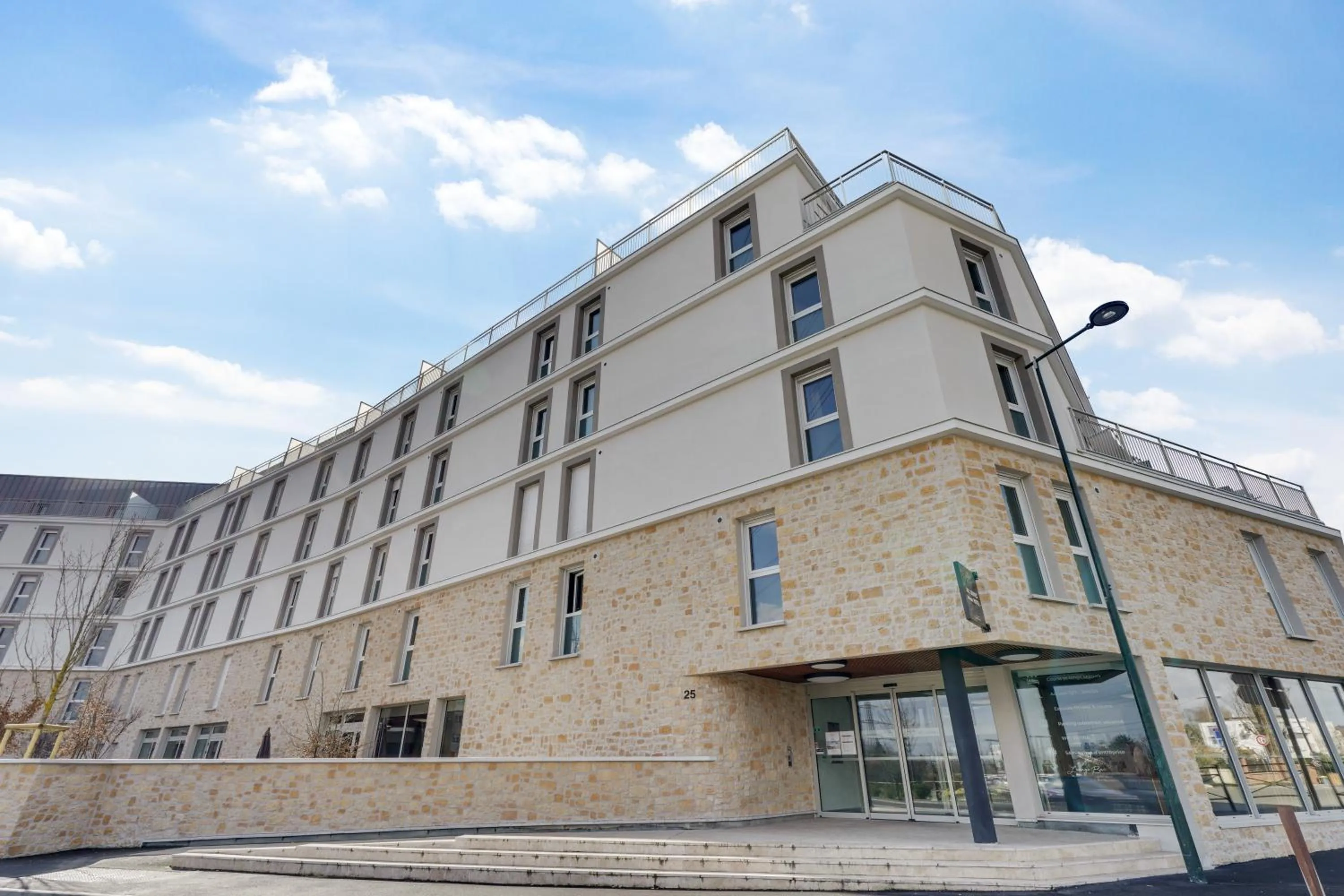 Property building in All Suites Appart Hôtel - Palaiseau - Massy TGV