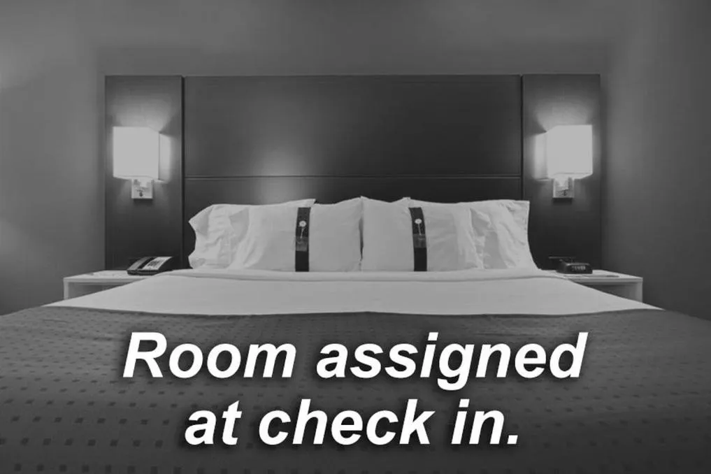 Photo of the whole room, Bed in Holiday Inn Express - Times Square South by IHG