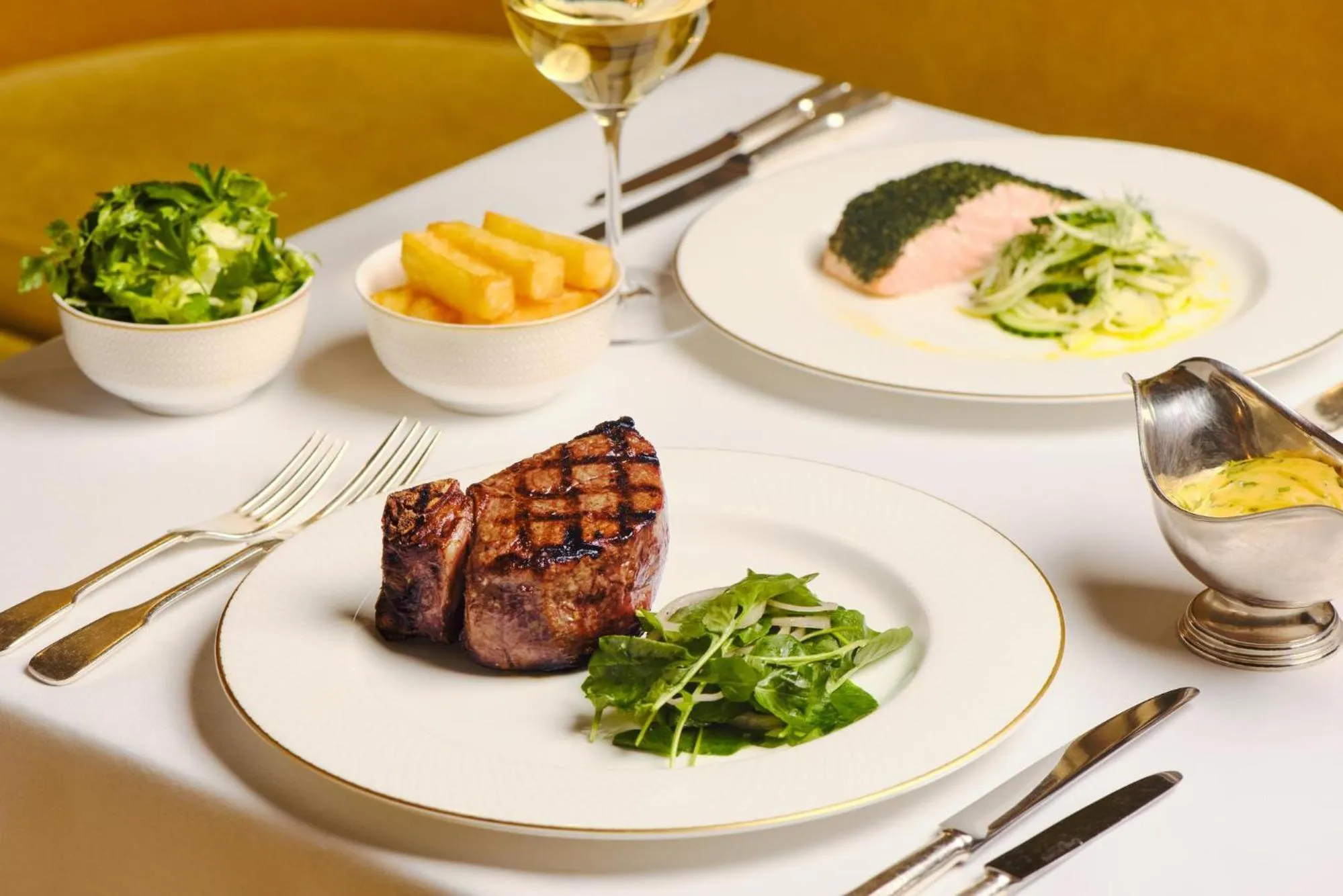 Restaurant/places to eat in Hotel Cafe Royal