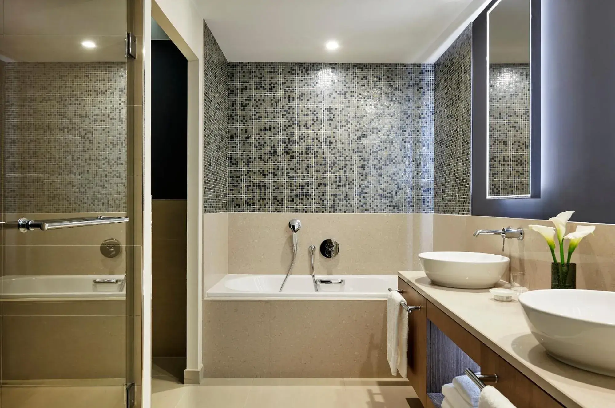 Shower in InterContinental Lyon - Hotel Dieu by IHG Shower in InterContinental Lyon - Hotel Dieu by IHG