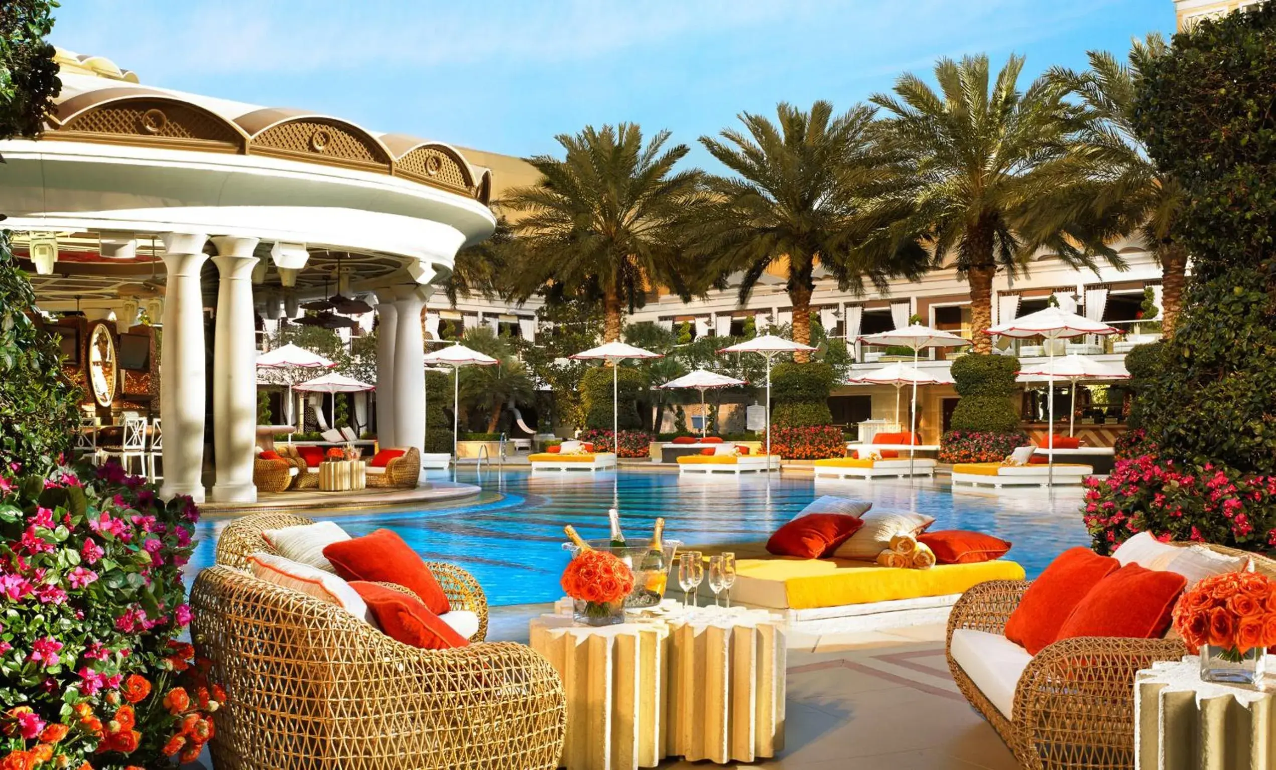 Swimming pool in Encore at Wynn Las Vegas Swimming pool in Encore at Wynn Las Vegas