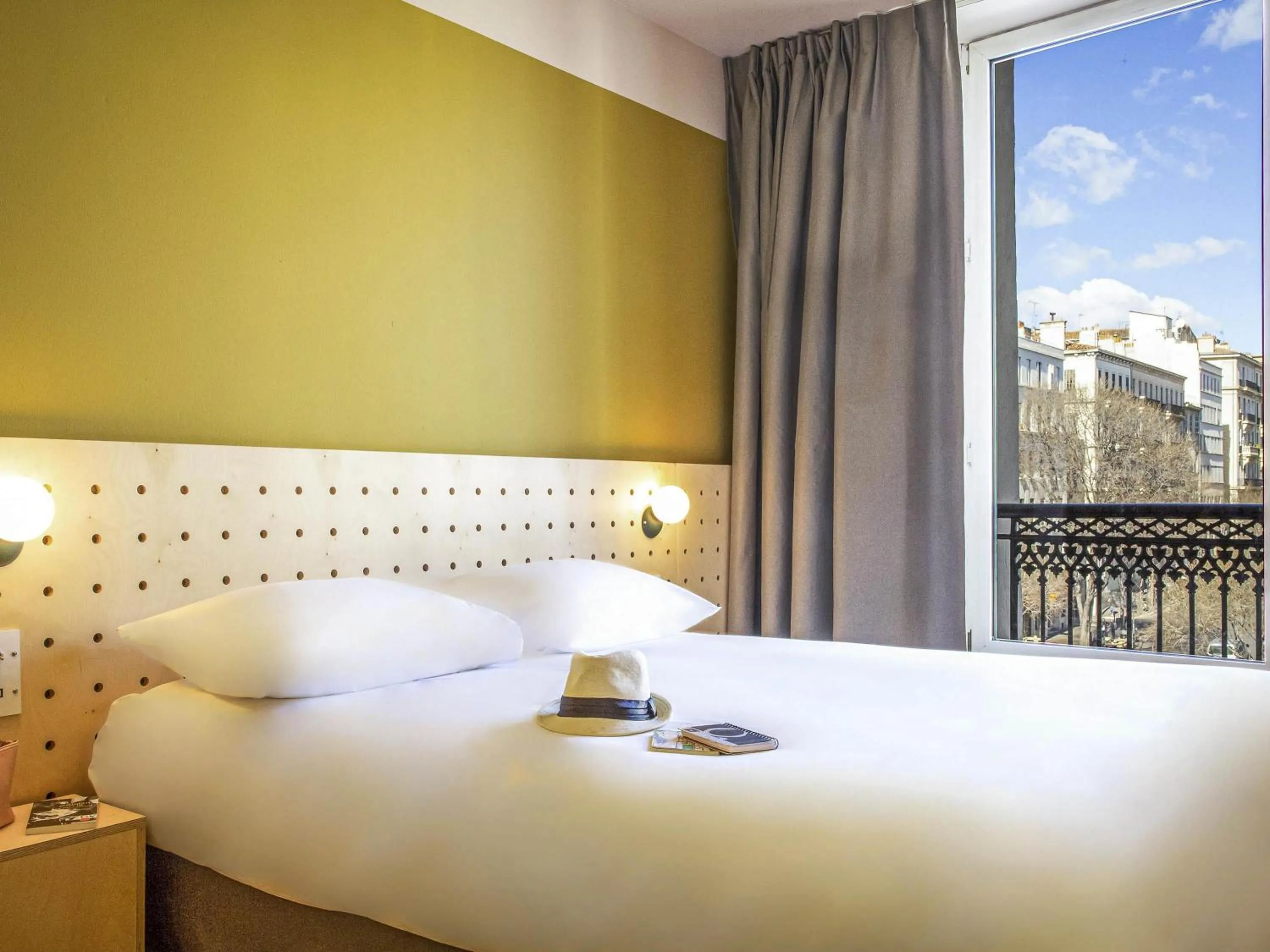 Bedroom, Bed in greet Marseille Centre Saint Charles