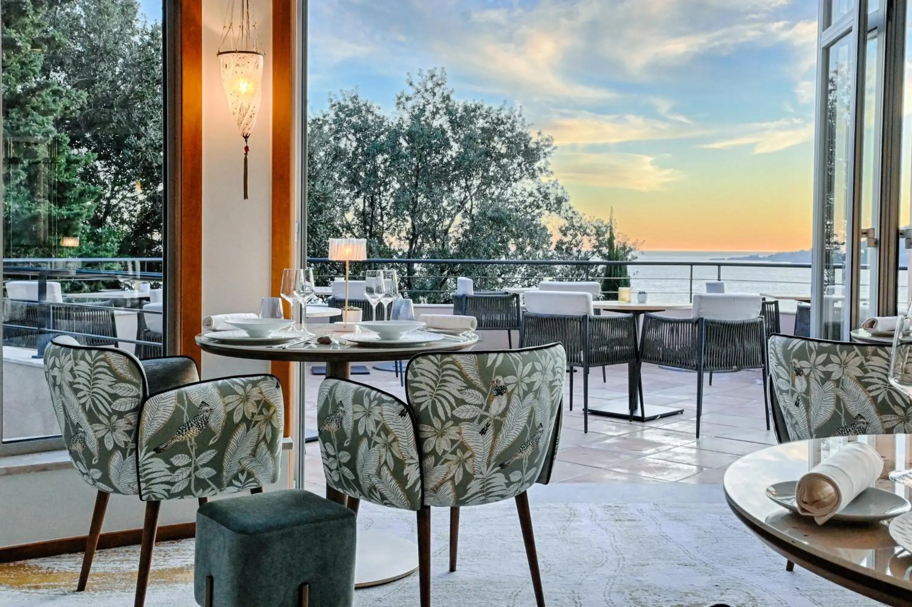 Restaurant/places to eat in Tiara Miramar Beach Resort Restaurant/places to eat in Tiara Miramar Beach Resort