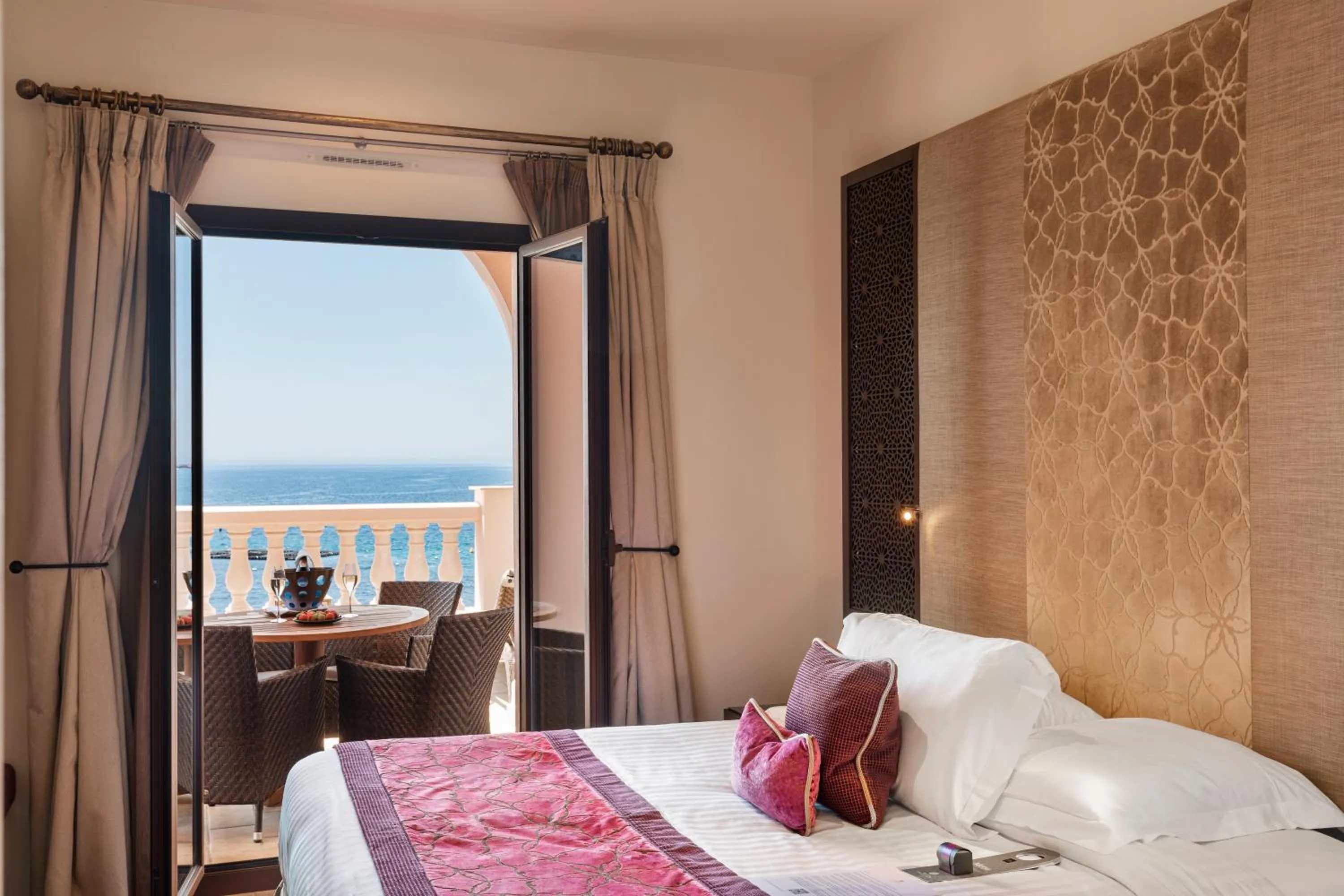 Bedroom, Bed in Tiara Miramar Beach Resort