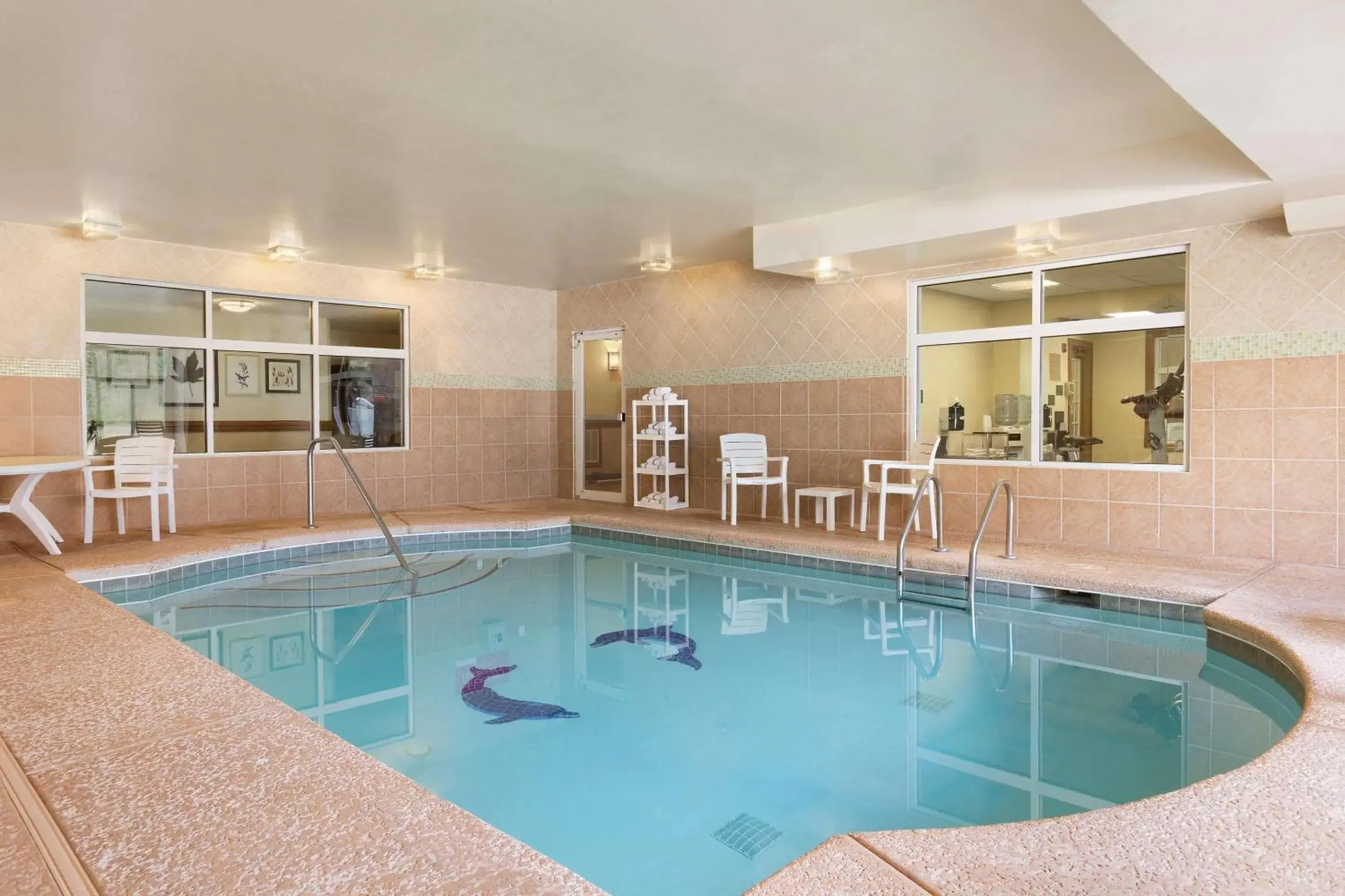 Swimming pool in Country Inn & Suites by Radisson, Smyrna - Atlanta Northwest Swimming pool in Country Inn & Suites by Radisson, Smyrna - Atlanta Northwest