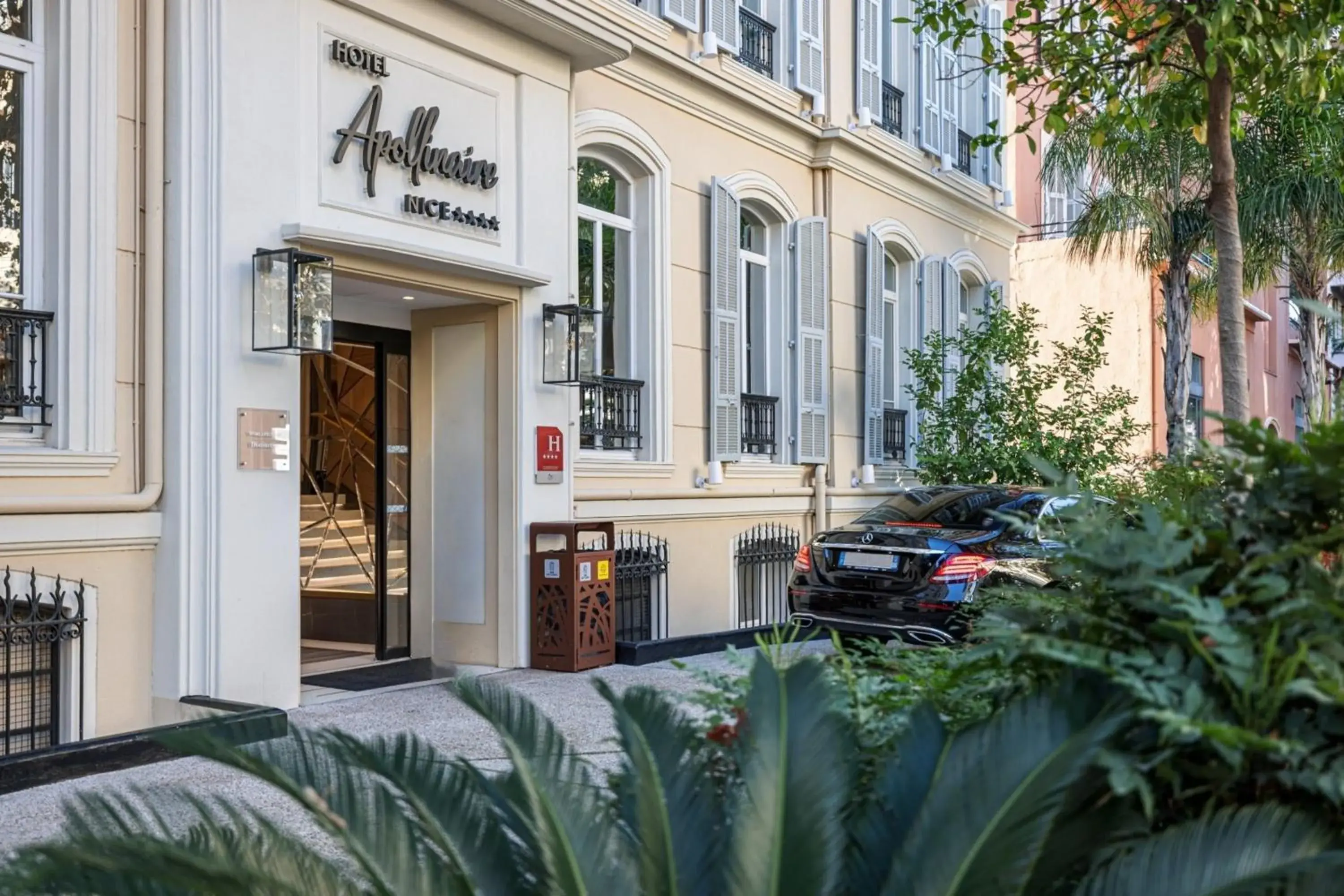 Property building in Hôtel Apollinaire Nice Property building in Hôtel Apollinaire Nice