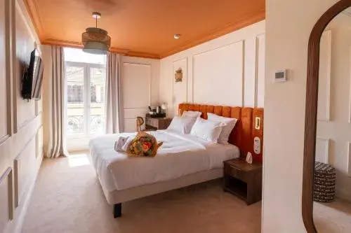 Hotel Ambassador, completely renovated Hotel Ambassador, completely renovated