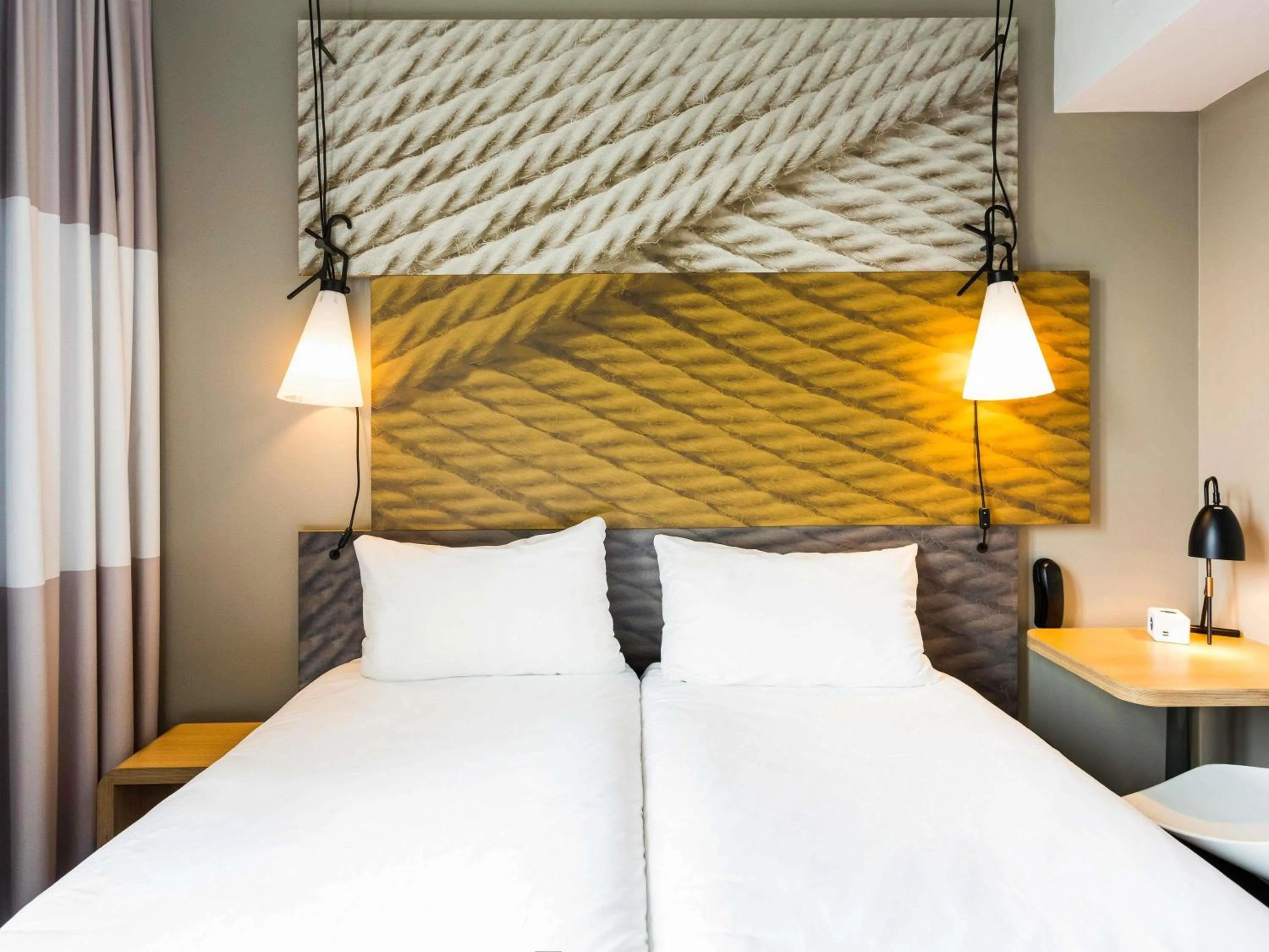 Bedroom, Bed in ibis Bordeaux Centre Gare Saint Jean Euratlantique