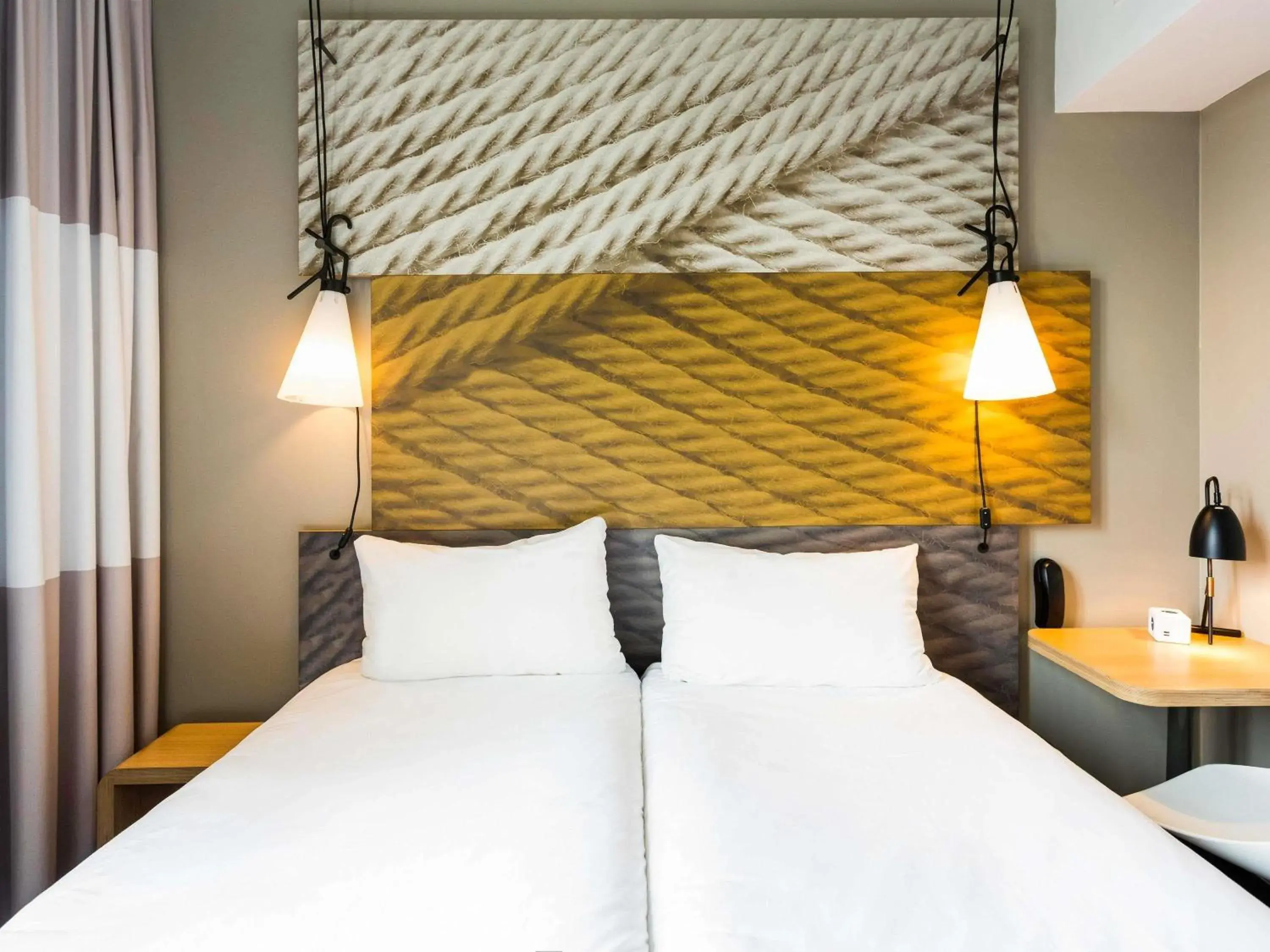 Bedroom, Bed in ibis Bordeaux Centre Gare Saint Jean Euratlantique Bedroom, Bed in ibis Bordeaux Centre Gare Saint Jean Euratlantique