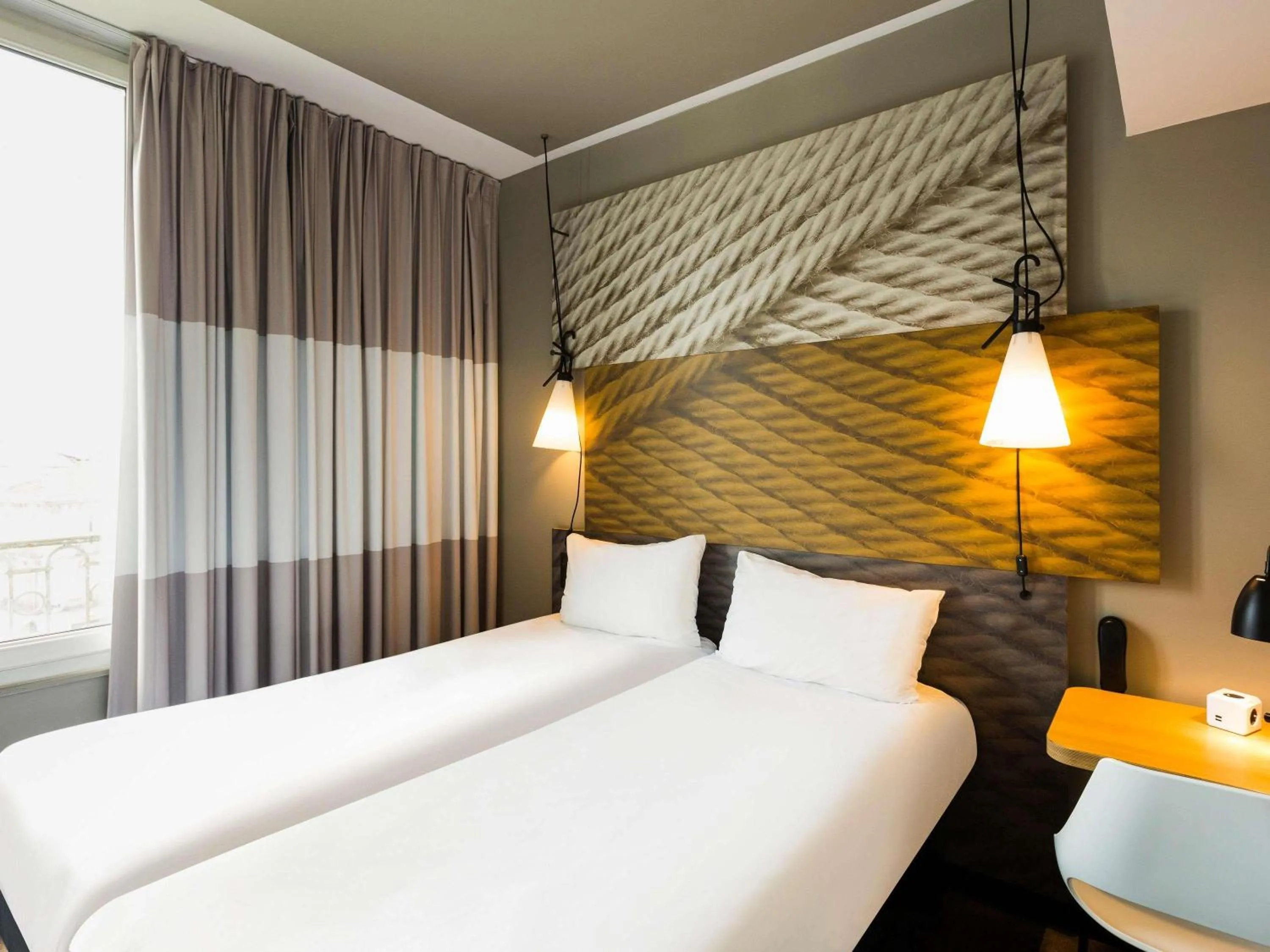 Bedroom, Bed in ibis Bordeaux Centre Gare Saint Jean Euratlantique