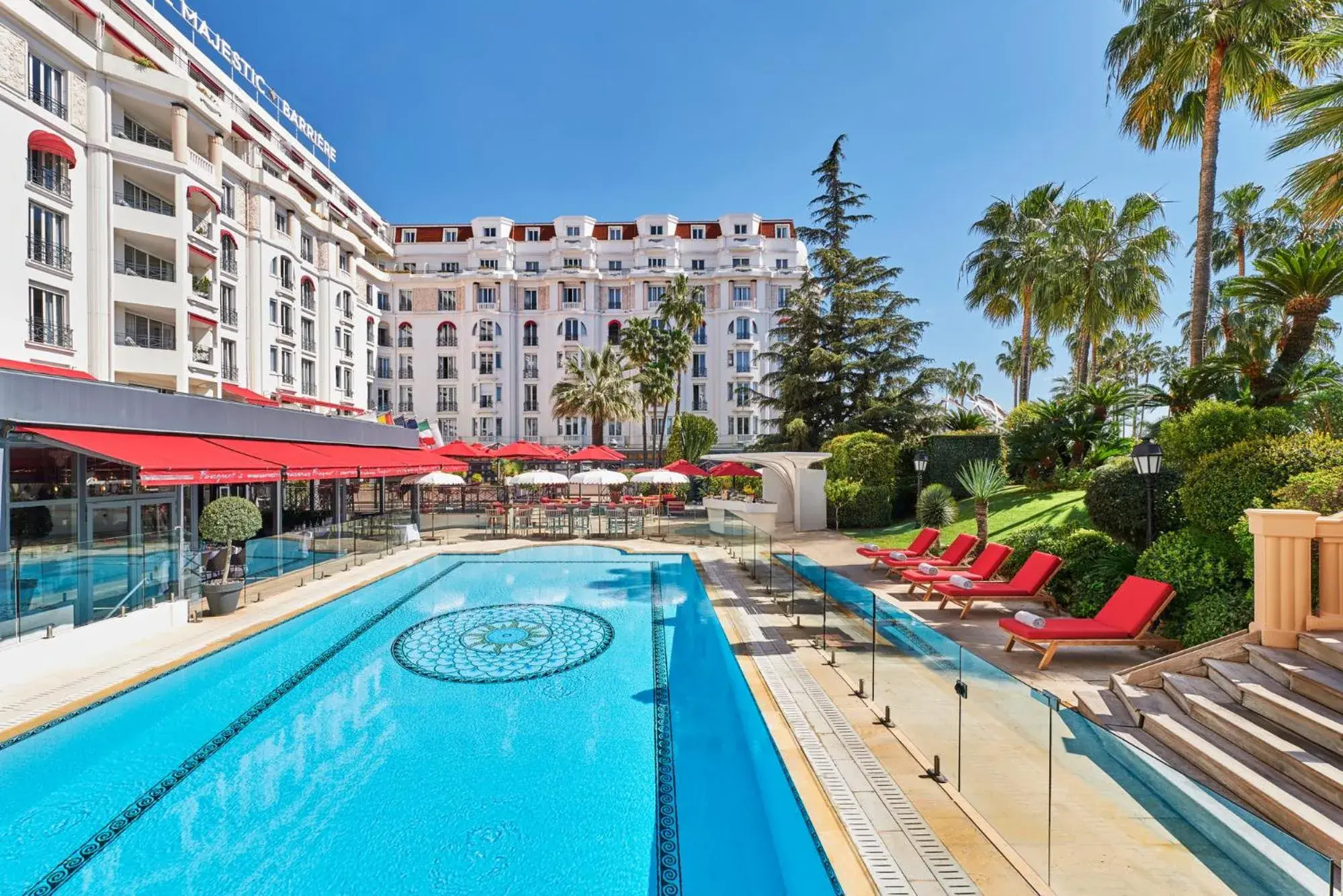 Swimming pool in Hôtel Barrière Le Majestic Cannes Swimming pool in Hôtel Barrière Le Majestic Cannes