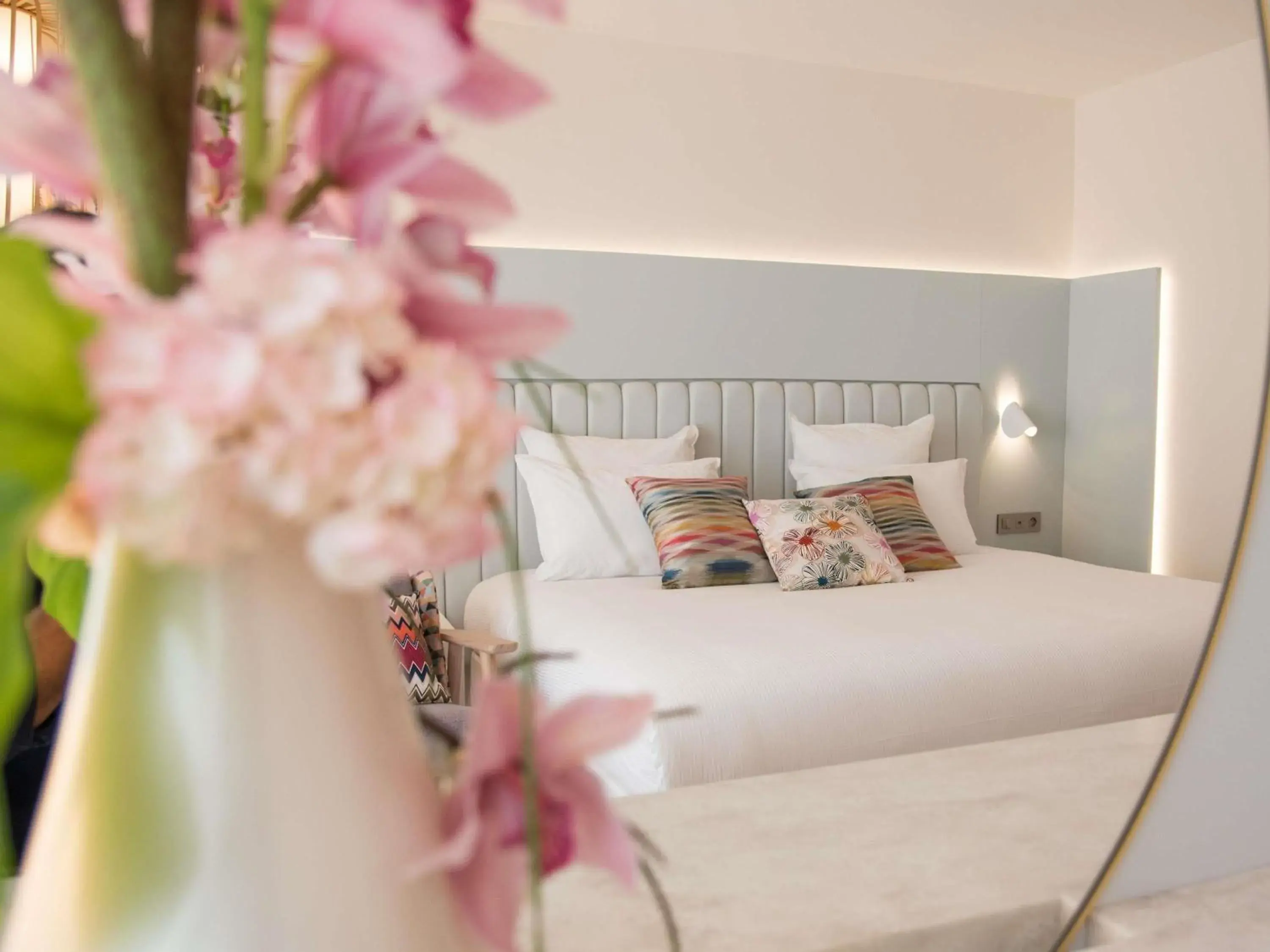 Bedroom, Bed in Croisette Beach Hotel Cannes - MGallery Collection Bedroom, Bed in Croisette Beach Hotel Cannes - MGallery Collection