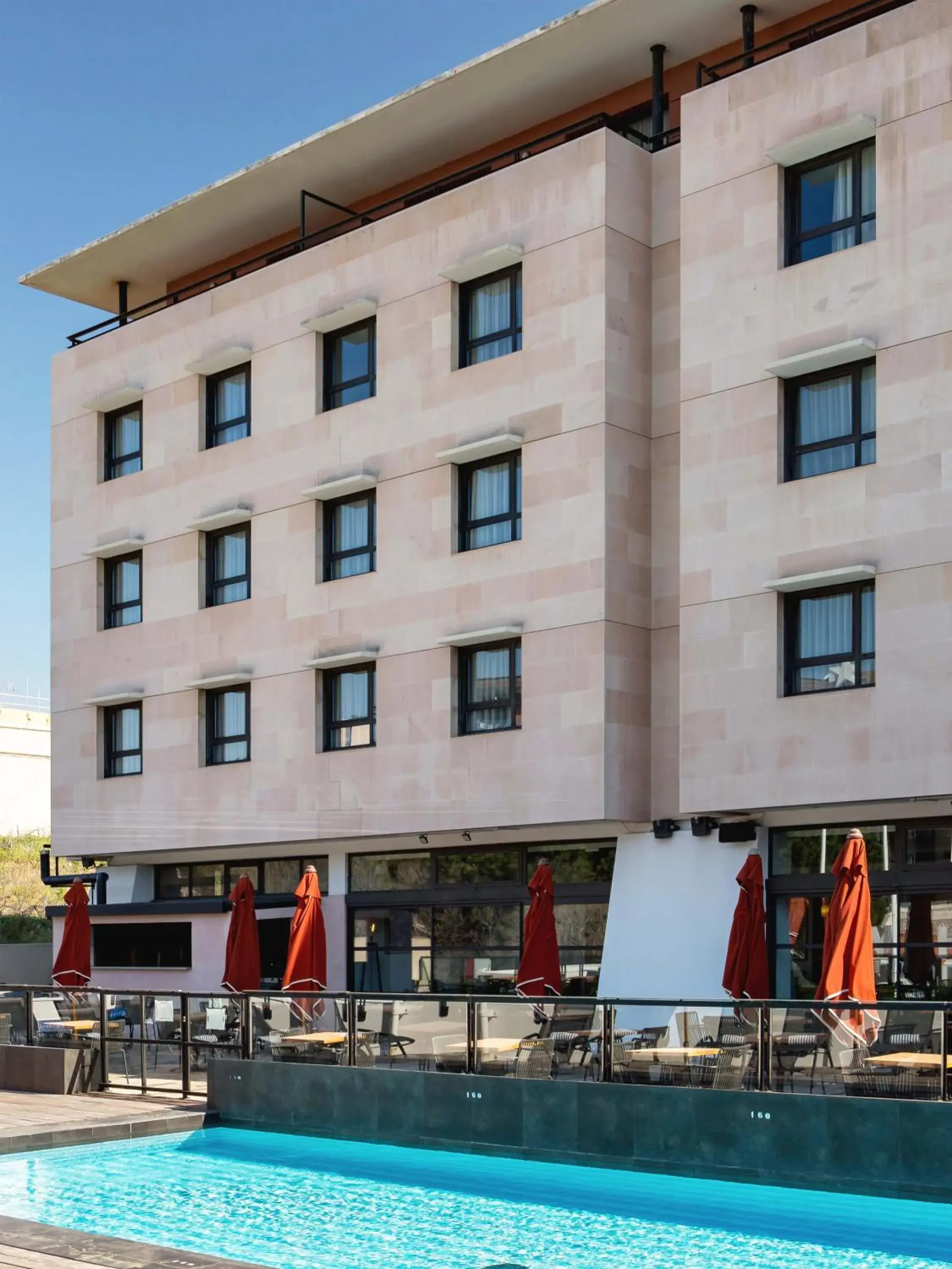 Swimming pool in New Hotel of Marseille - Vieux Port Swimming pool in New Hotel of Marseille - Vieux Port