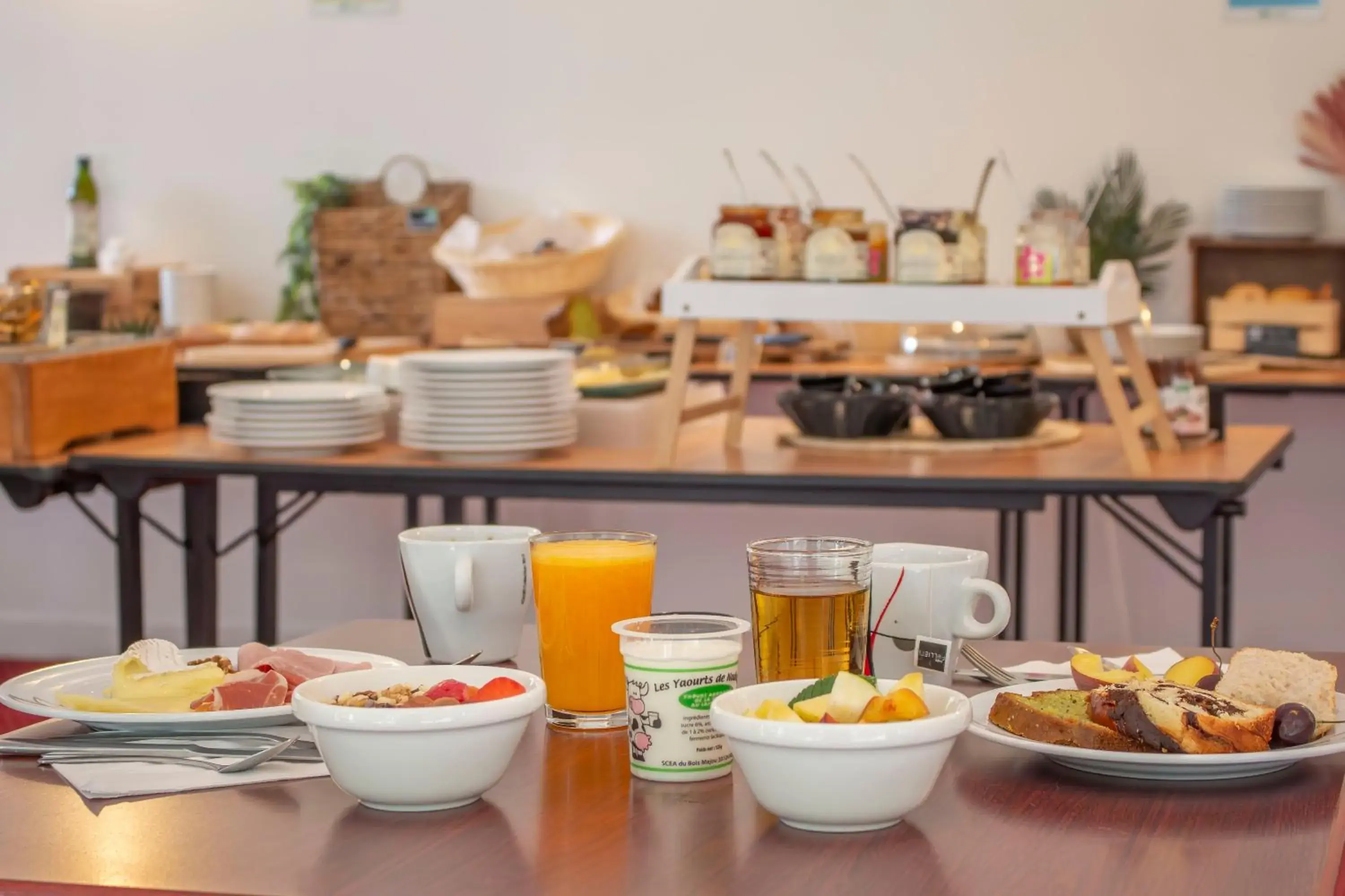 Buffet breakfast in Brit Hotel Bordeaux Aéroport - Le Soretel Buffet breakfast in Brit Hotel Bordeaux Aéroport - Le Soretel