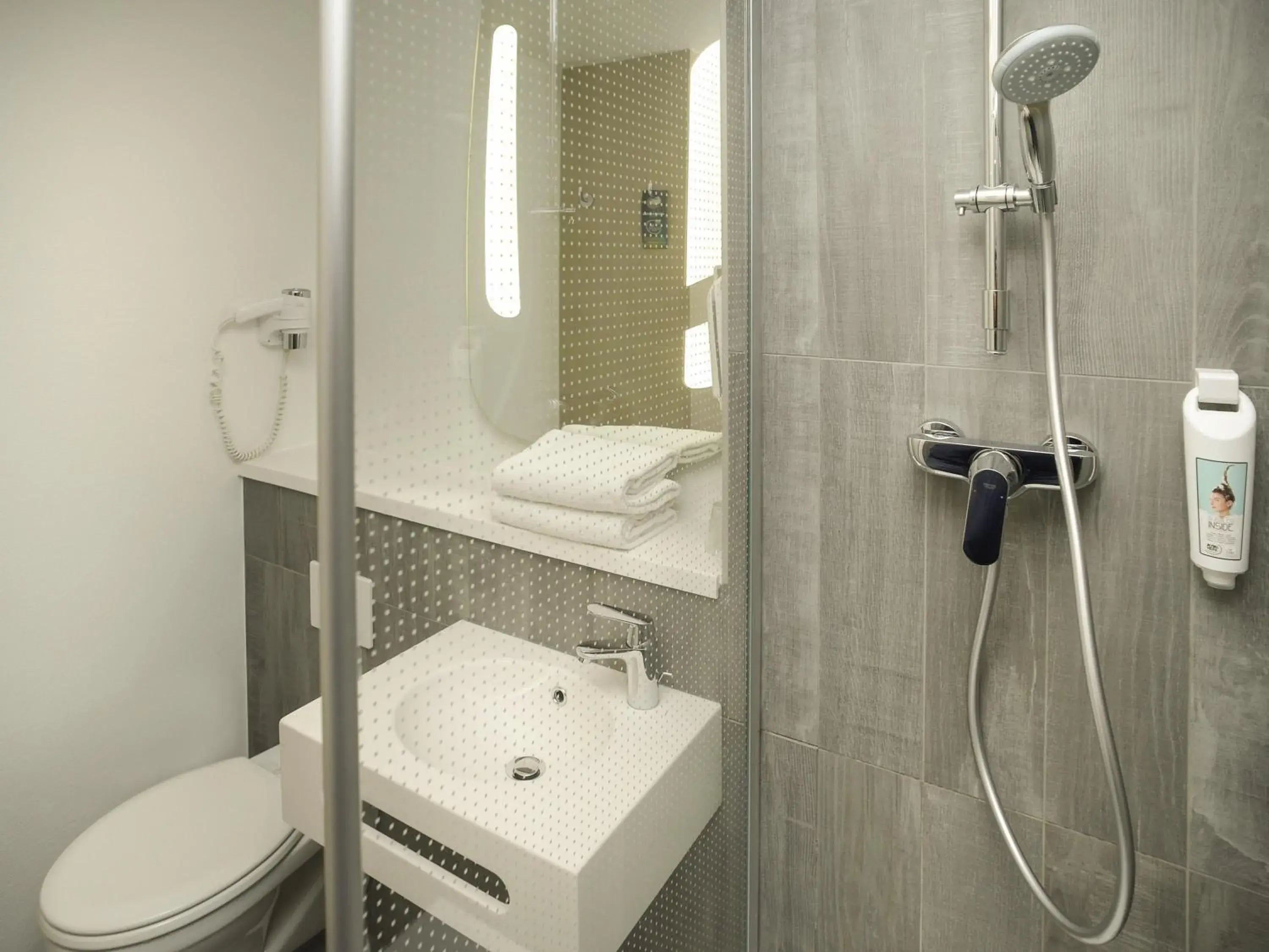 Bedroom in ibis Lyon Gerland Merieux Bedroom in ibis Lyon Gerland Merieux
