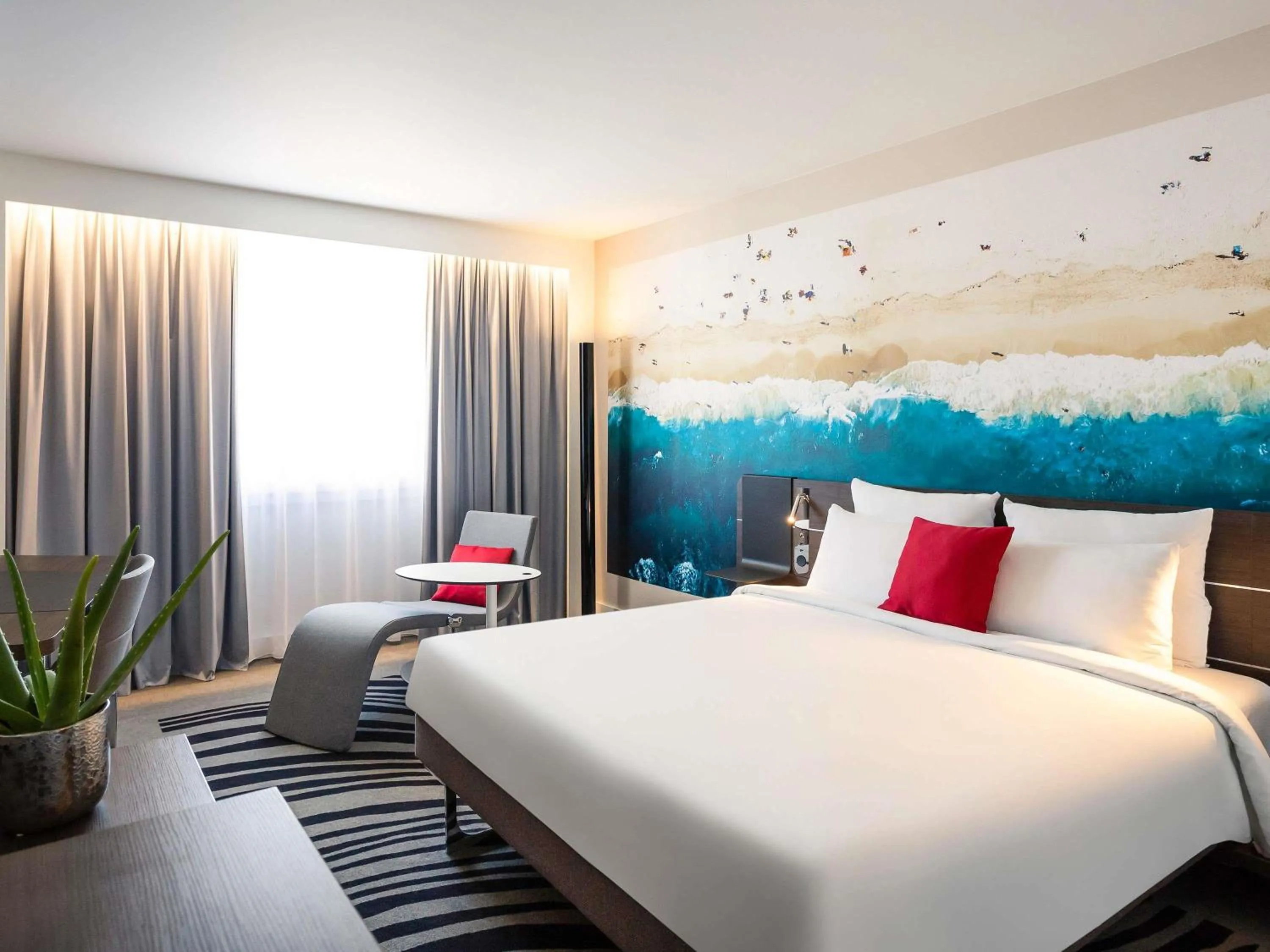 Bedroom, Bed in Novotel Bordeaux Centre Ville