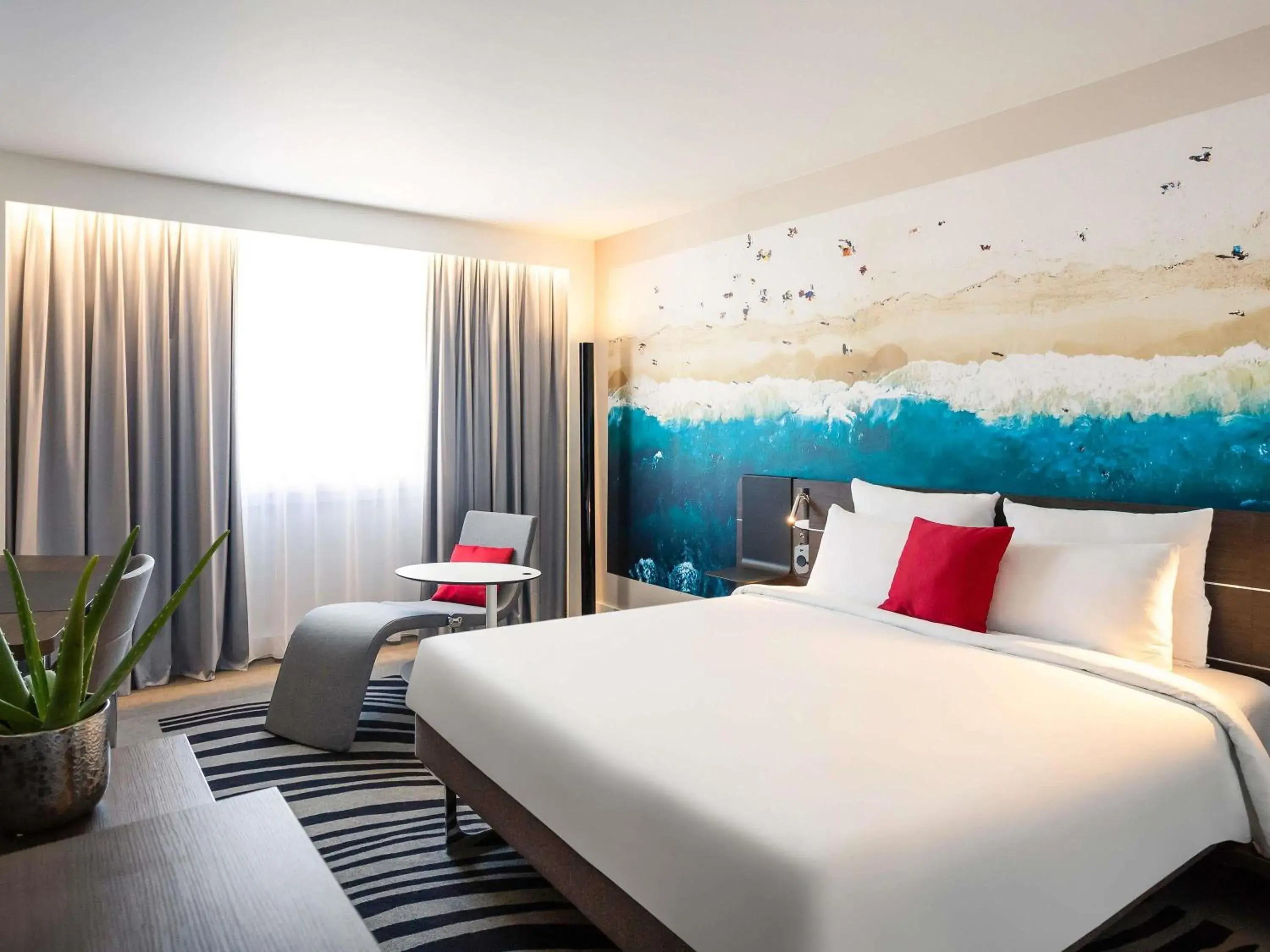 Bedroom, Bed in Novotel Bordeaux Centre Ville Bedroom, Bed in Novotel Bordeaux Centre Ville