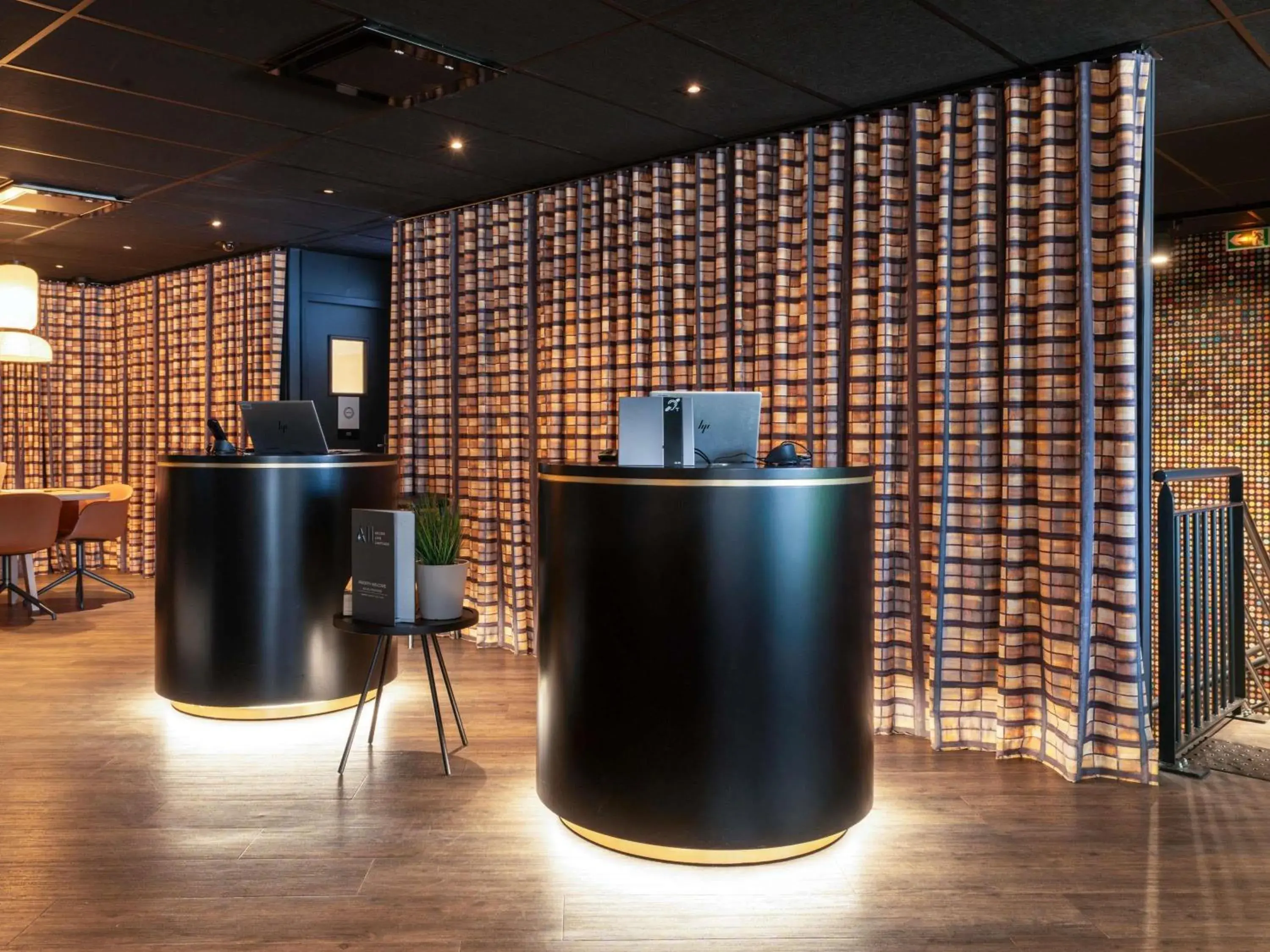 Property building in Novotel Bordeaux Centre Ville Property building in Novotel Bordeaux Centre Ville