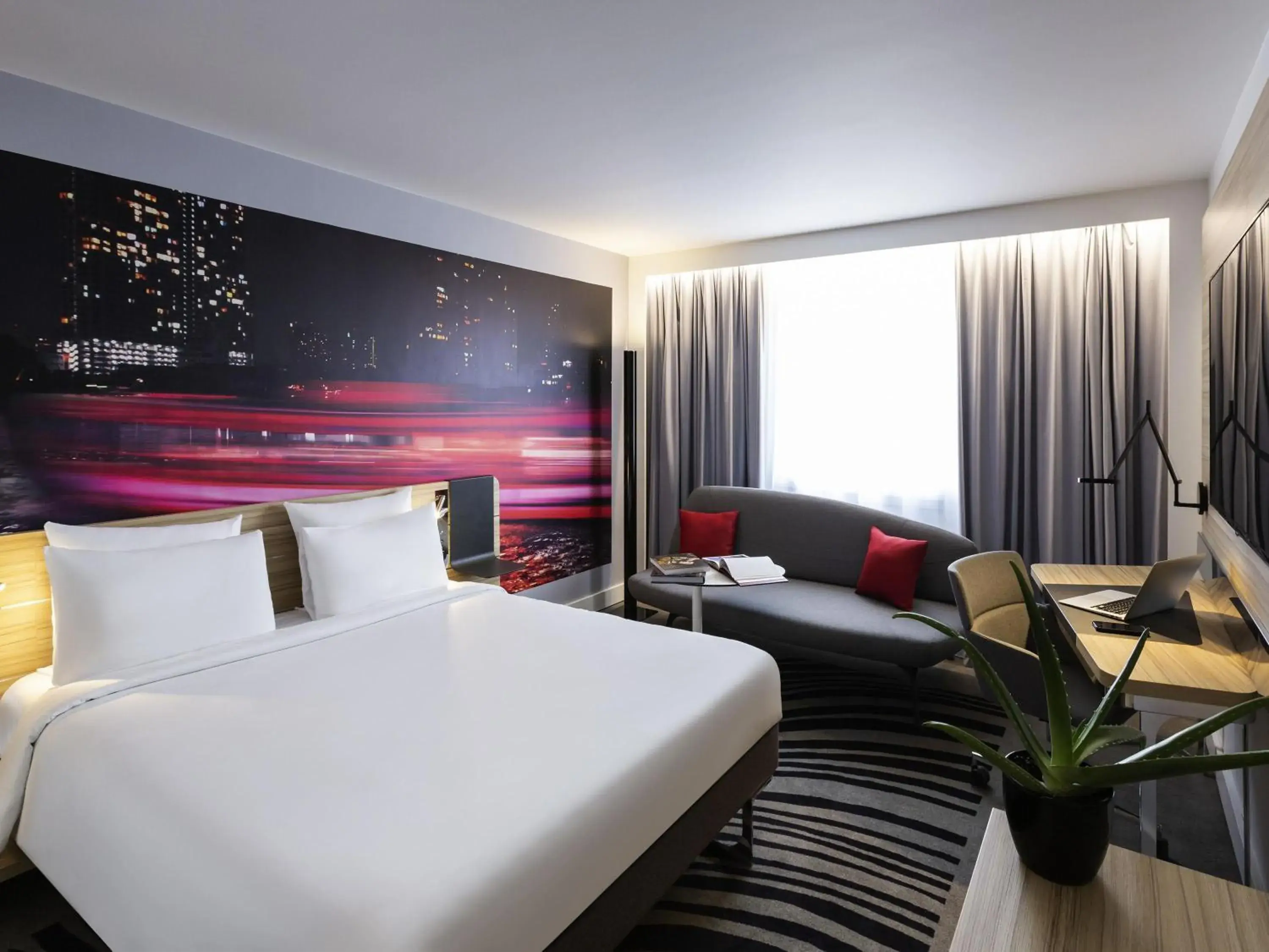 Bedroom, Bed in Novotel Bordeaux Centre Ville Bedroom, Bed in Novotel Bordeaux Centre Ville