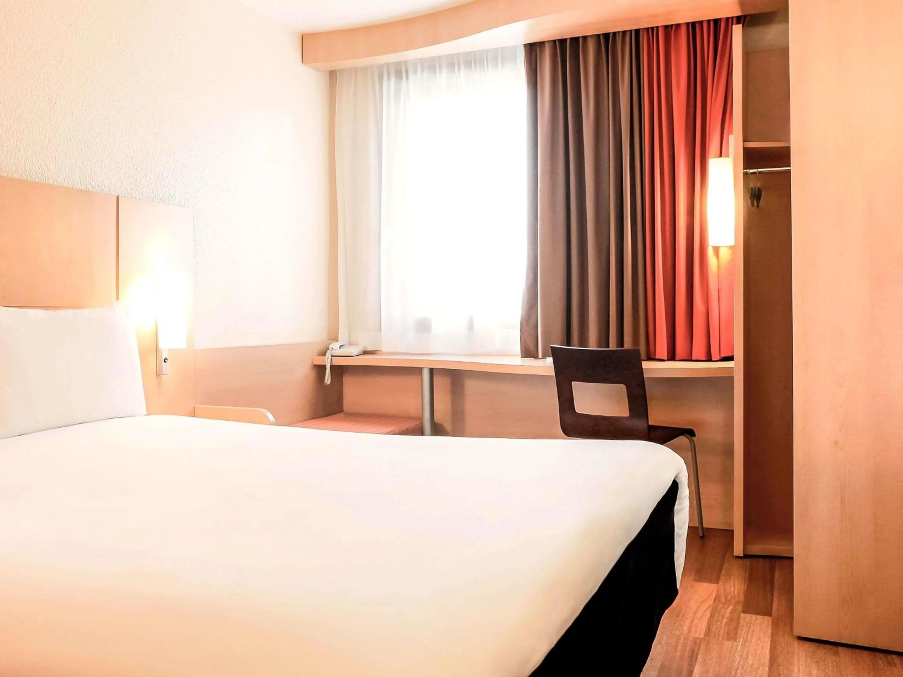 Bedroom, Bed in ibis Lyon Gare Part Dieu