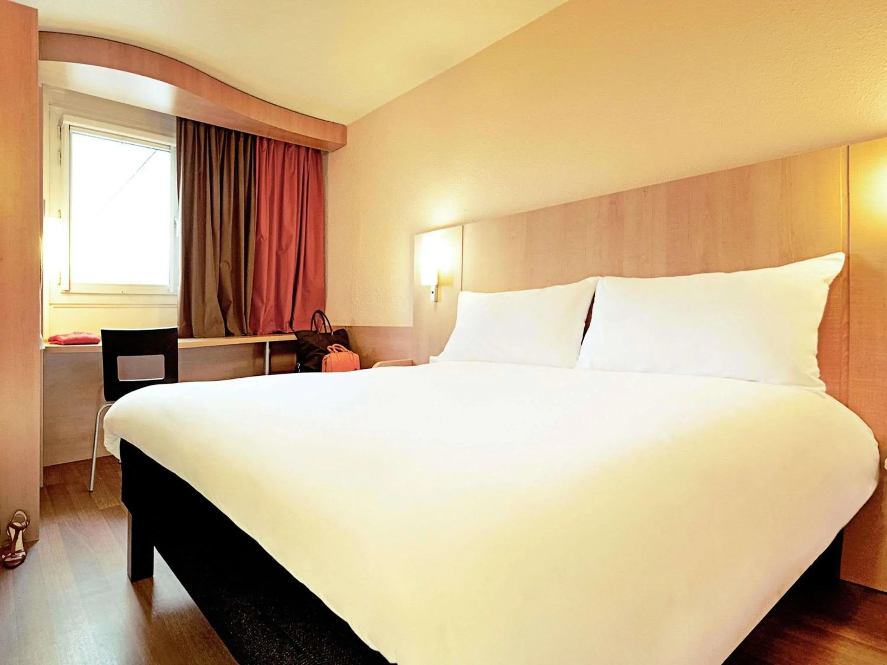 Bedroom, Bed in ibis Lyon Gare Part Dieu Bedroom, Bed in ibis Lyon Gare Part Dieu