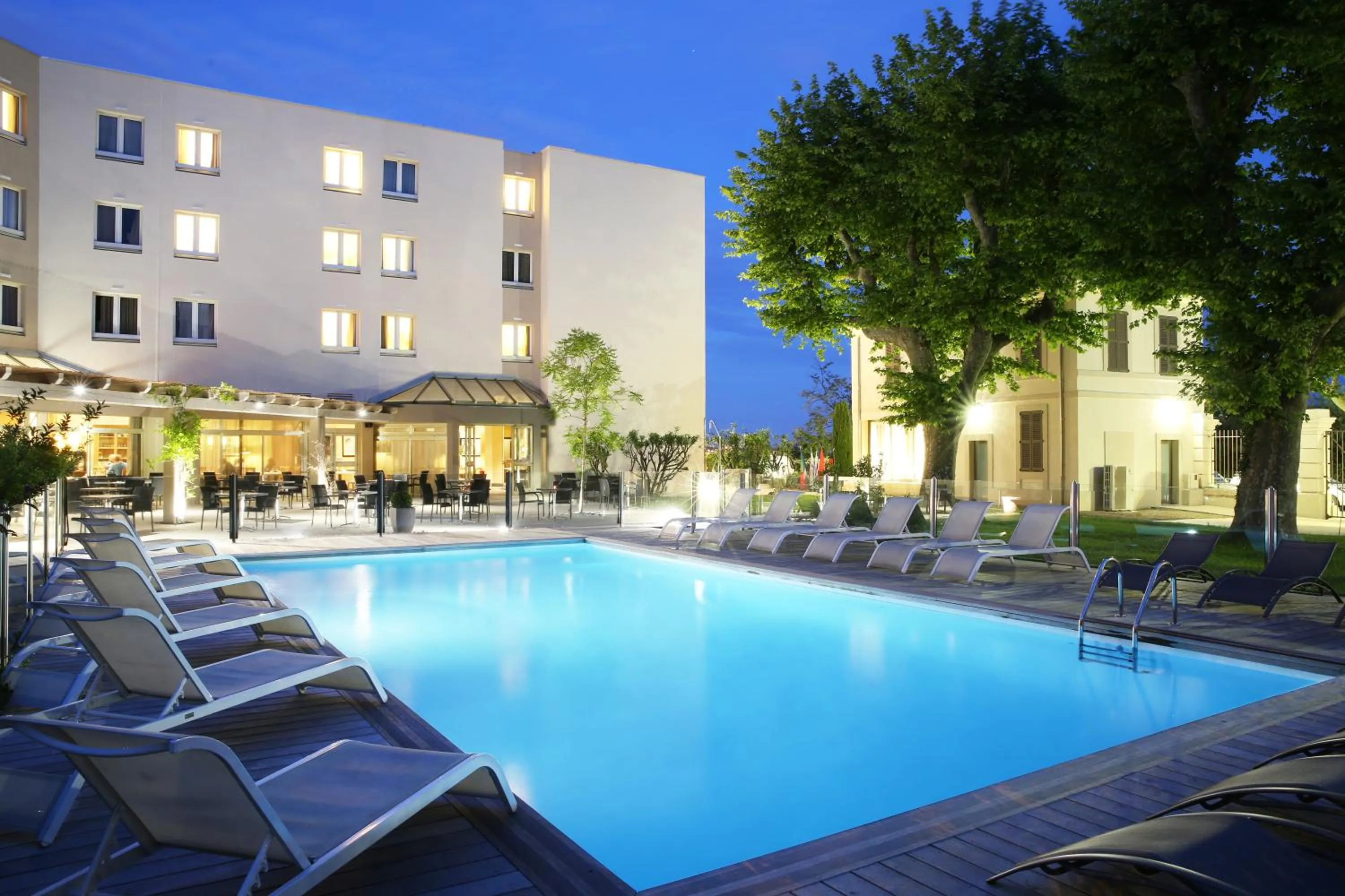Patio in Best Western PLUS Elixir Grasse