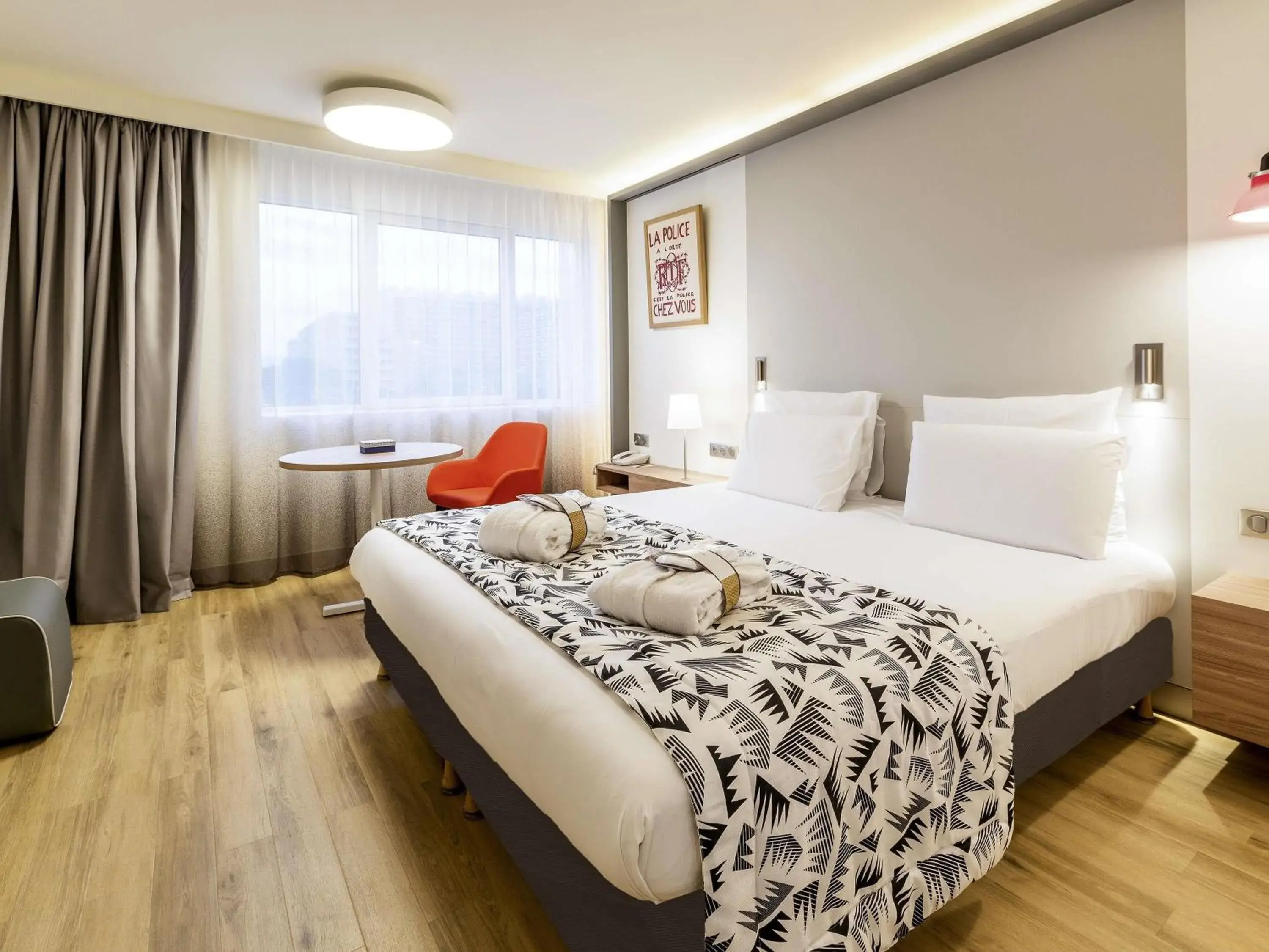 Bedroom, Bed in Mercure Marseille Centre Prado Vélodrome Bedroom, Bed in Mercure Marseille Centre Prado Vélodrome
