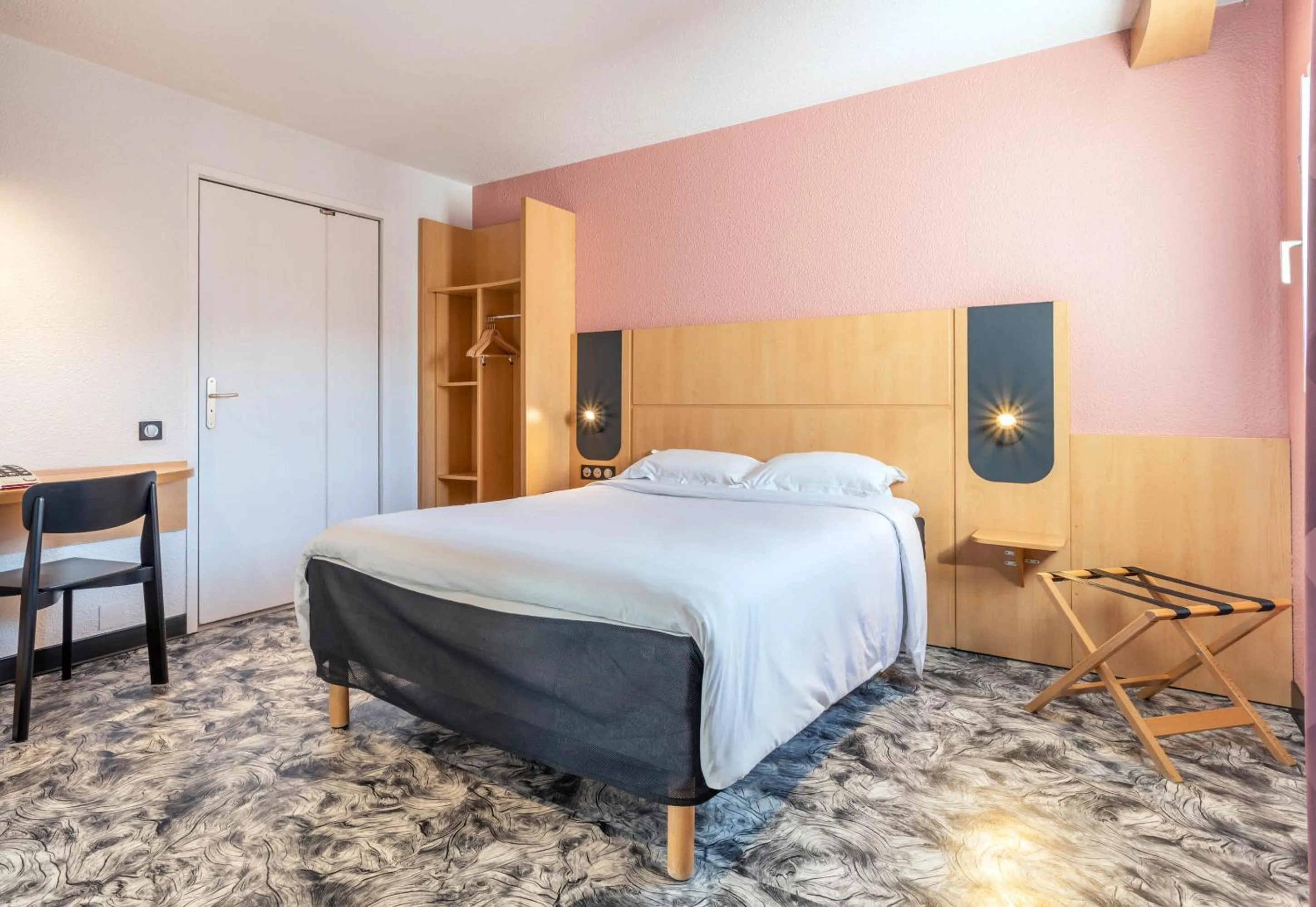 Bedroom, Bed in B&B HOTEL Marseille La Valentine Porte d'Aubagne