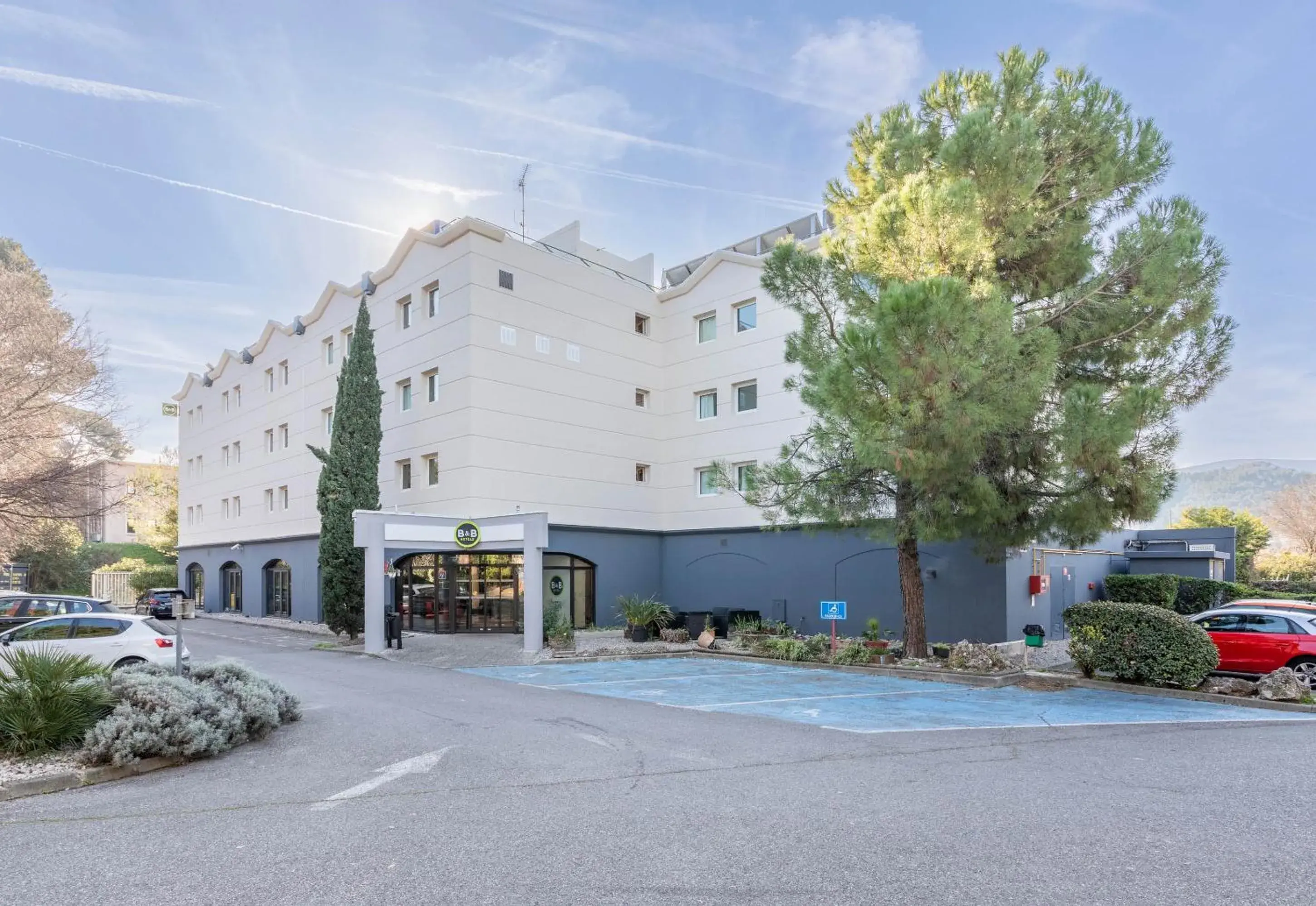 Property building in B&B HOTEL Marseille La Valentine Porte d'Aubagne Property building in B&B HOTEL Marseille La Valentine Porte d'Aubagne