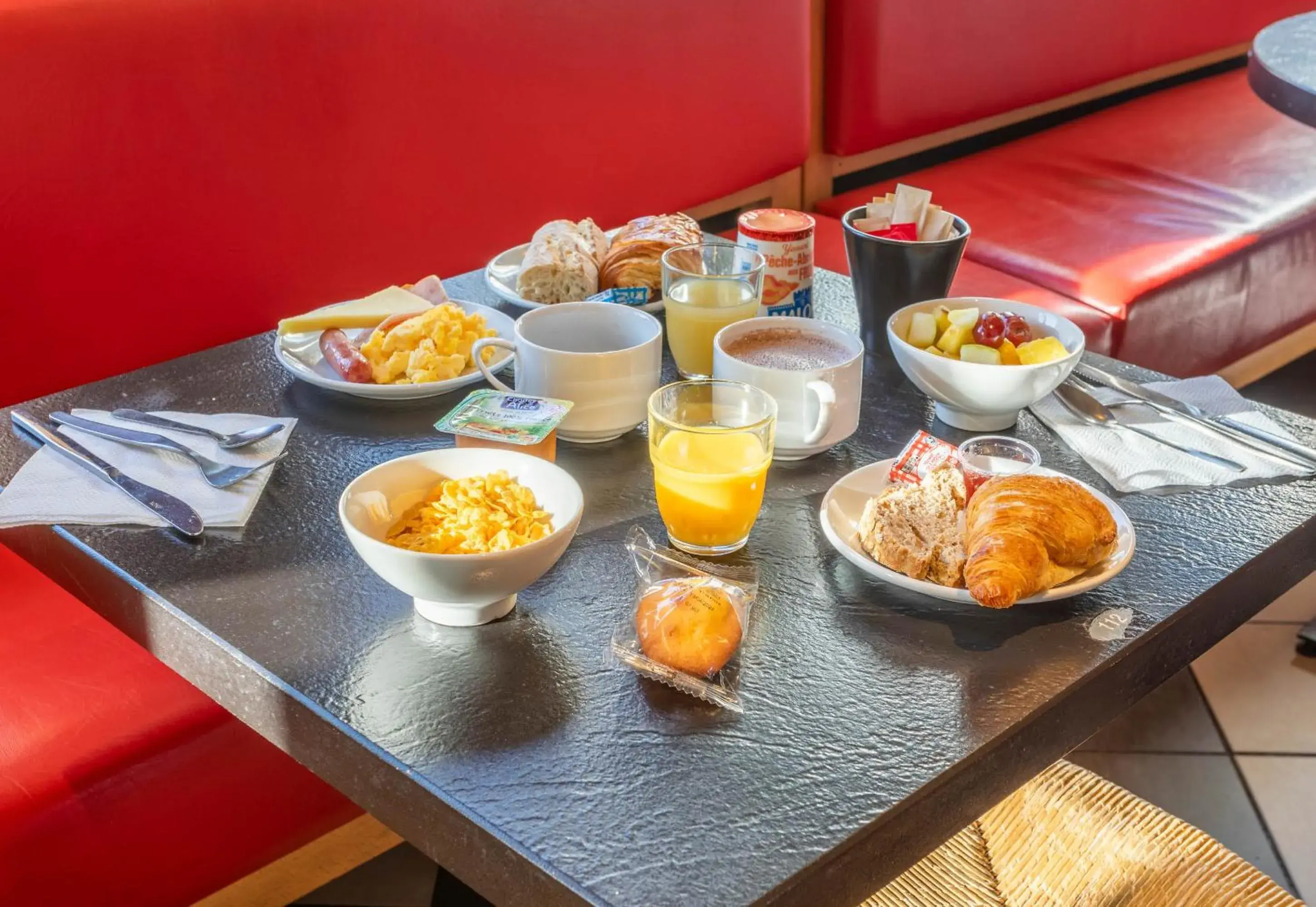 Breakfast in B&B HOTEL Marseille La Valentine Porte d'Aubagne Breakfast in B&B HOTEL Marseille La Valentine Porte d'Aubagne