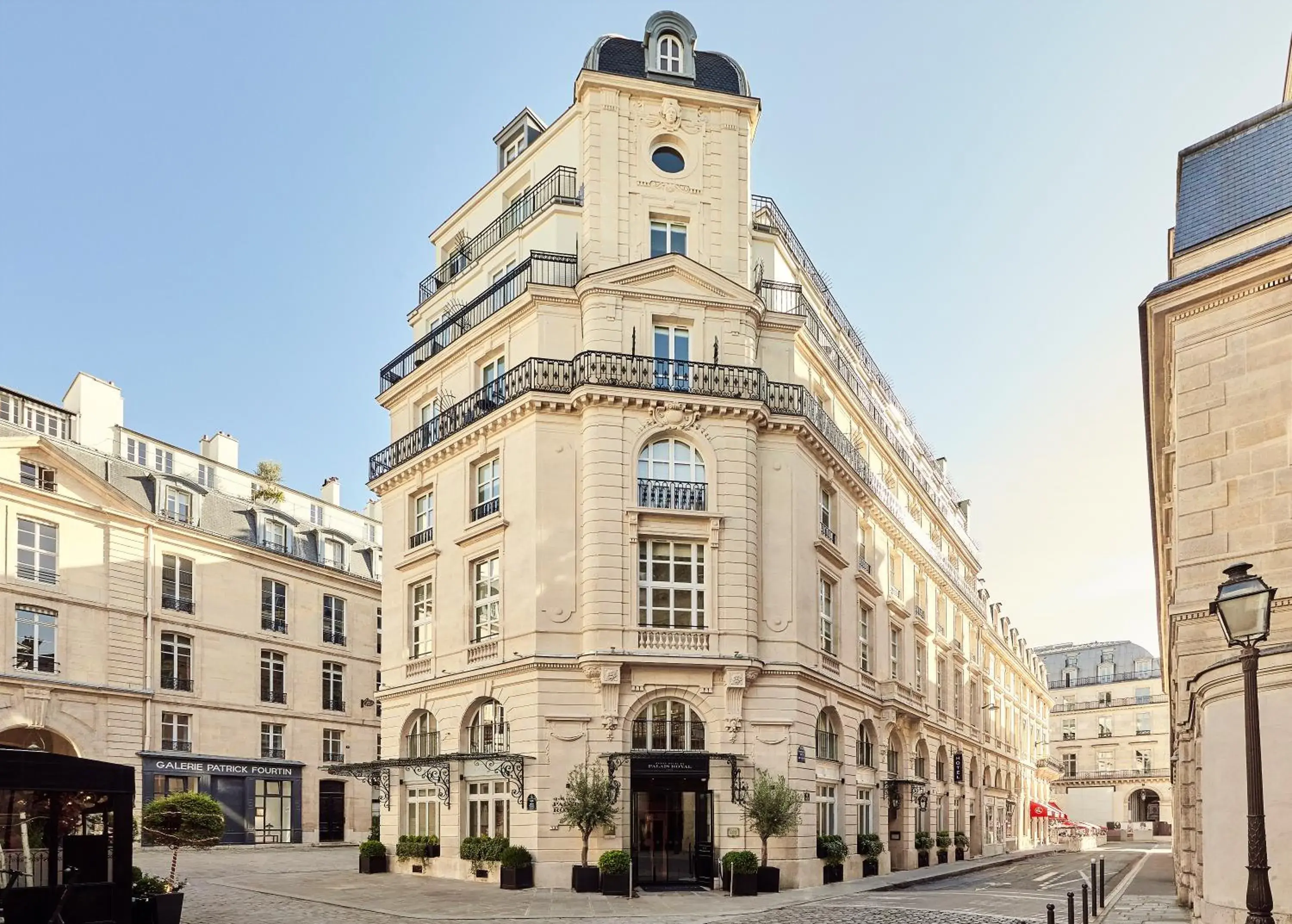Property building in Grand Hôtel Du Palais Royal Property building in Grand Hôtel Du Palais Royal