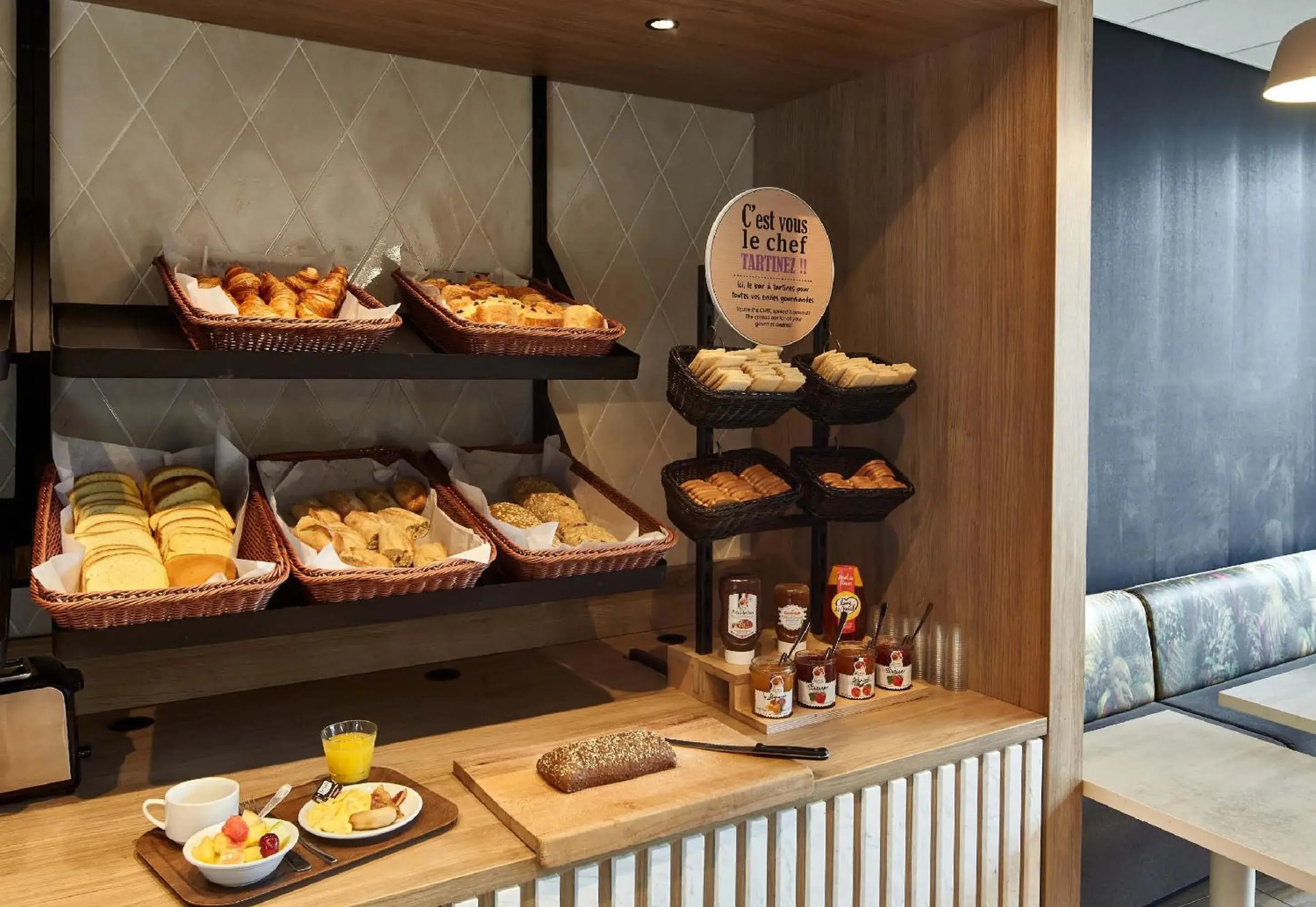 Breakfast in B&B HOTEL Marseille Bonneveine Breakfast in B&B HOTEL Marseille Bonneveine