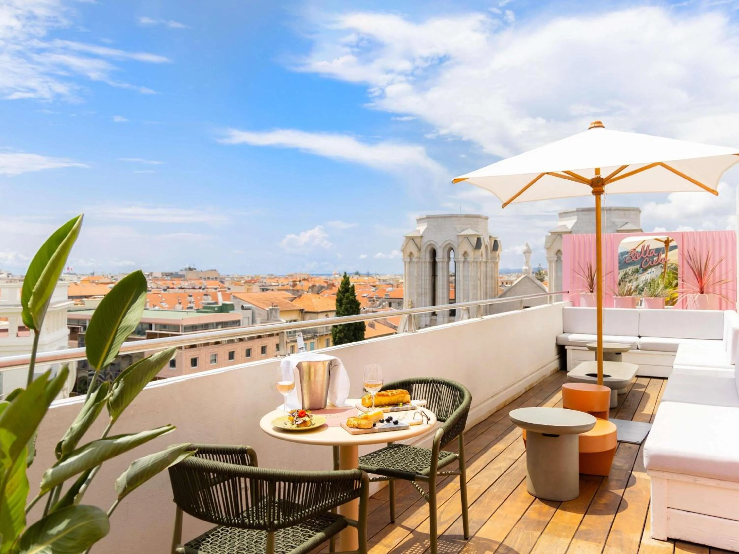 Property building in Mercure Nice Centre Notre Dame