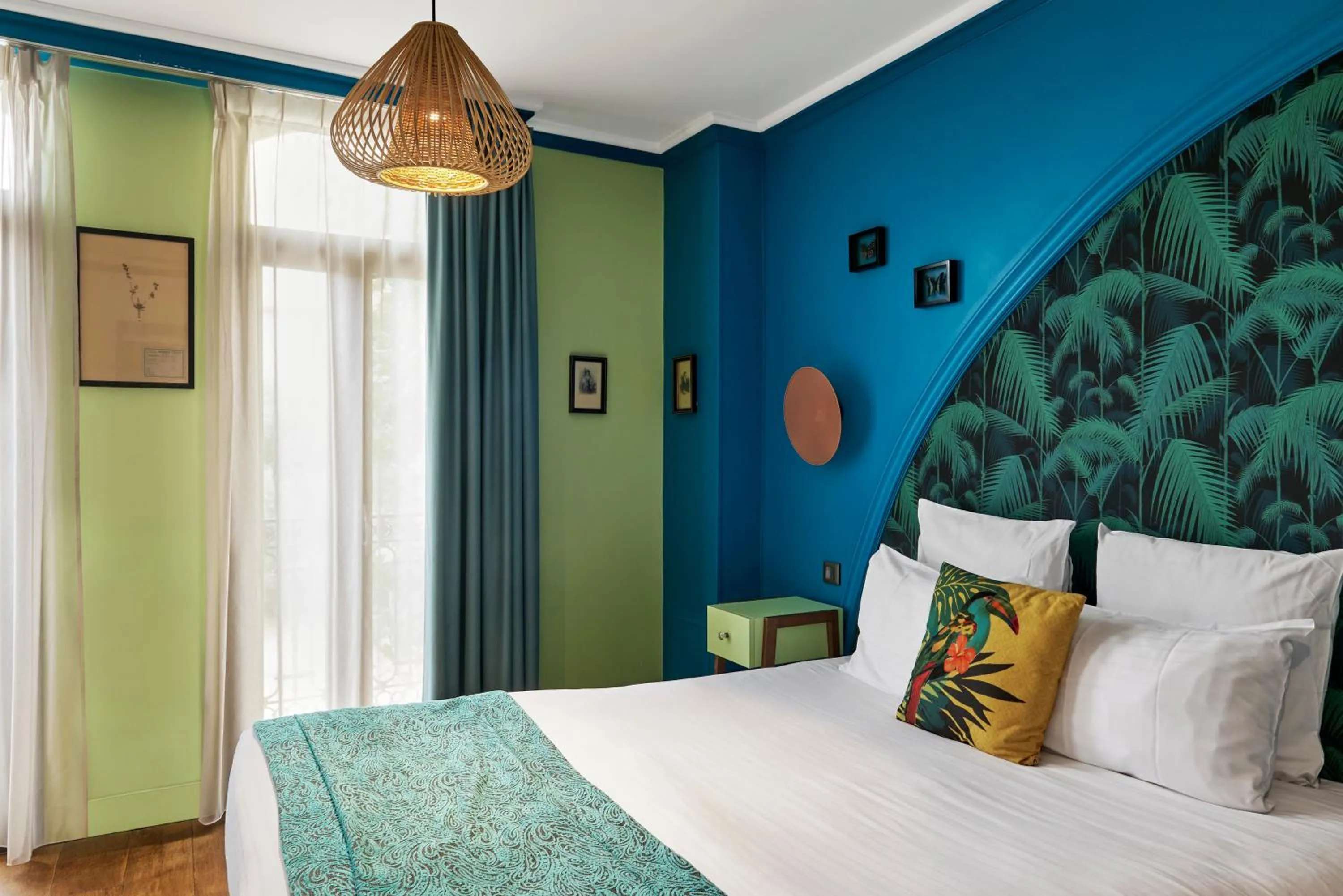 Photo of the whole room, Bed in Villa Bougainville by Happyculture