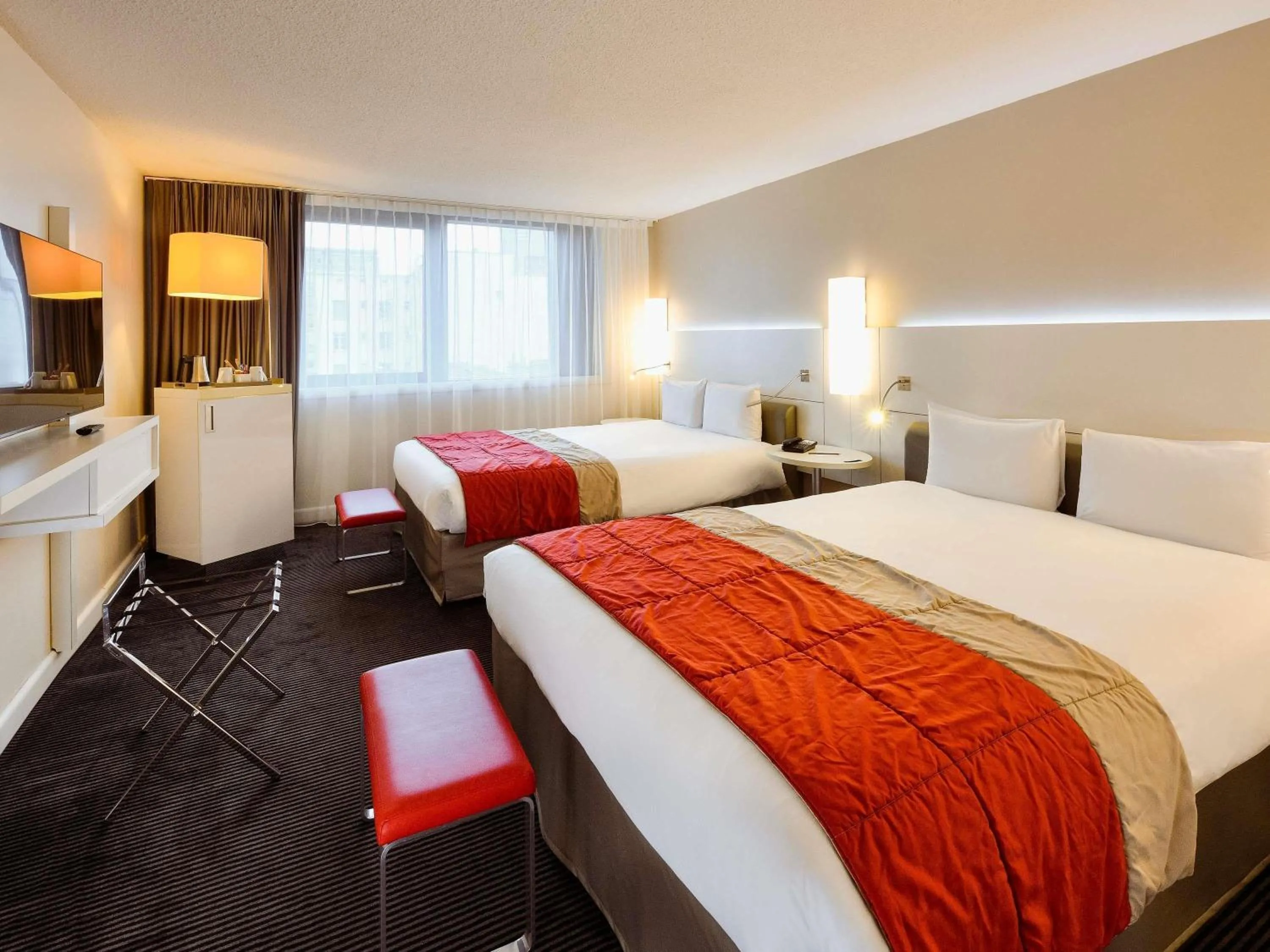 Bed in Mercure Lyon Centre Saxe Lafayette