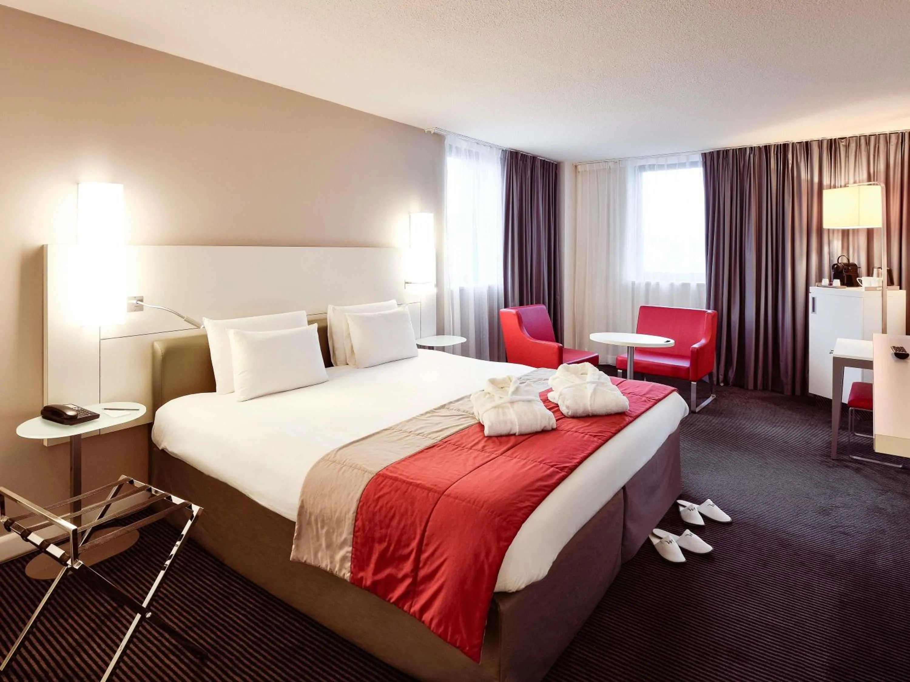 Bed in Mercure Lyon Centre Saxe Lafayette