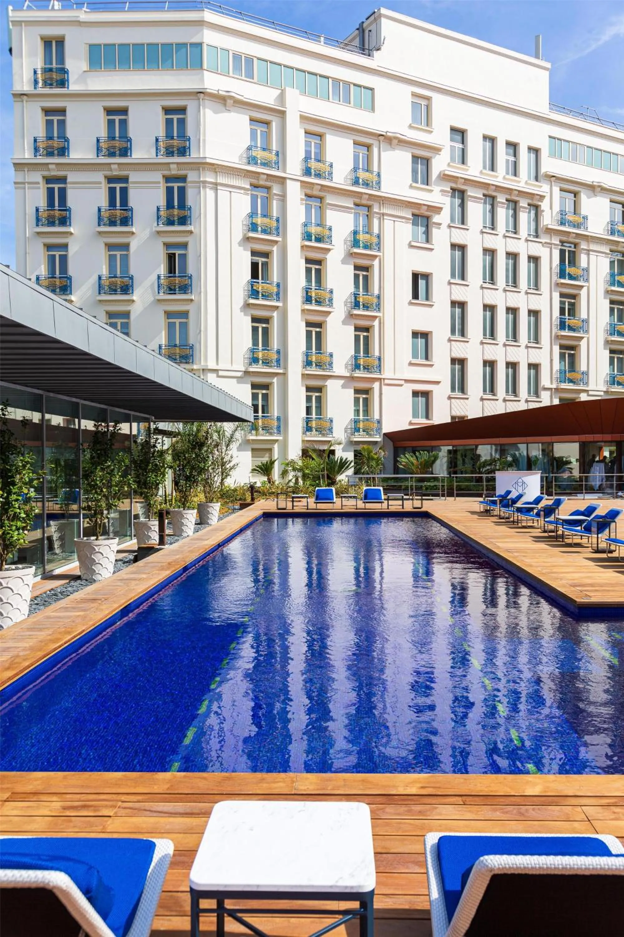 Swimming pool in Hôtel Martinez, in The Unbound Collection by Hyatt