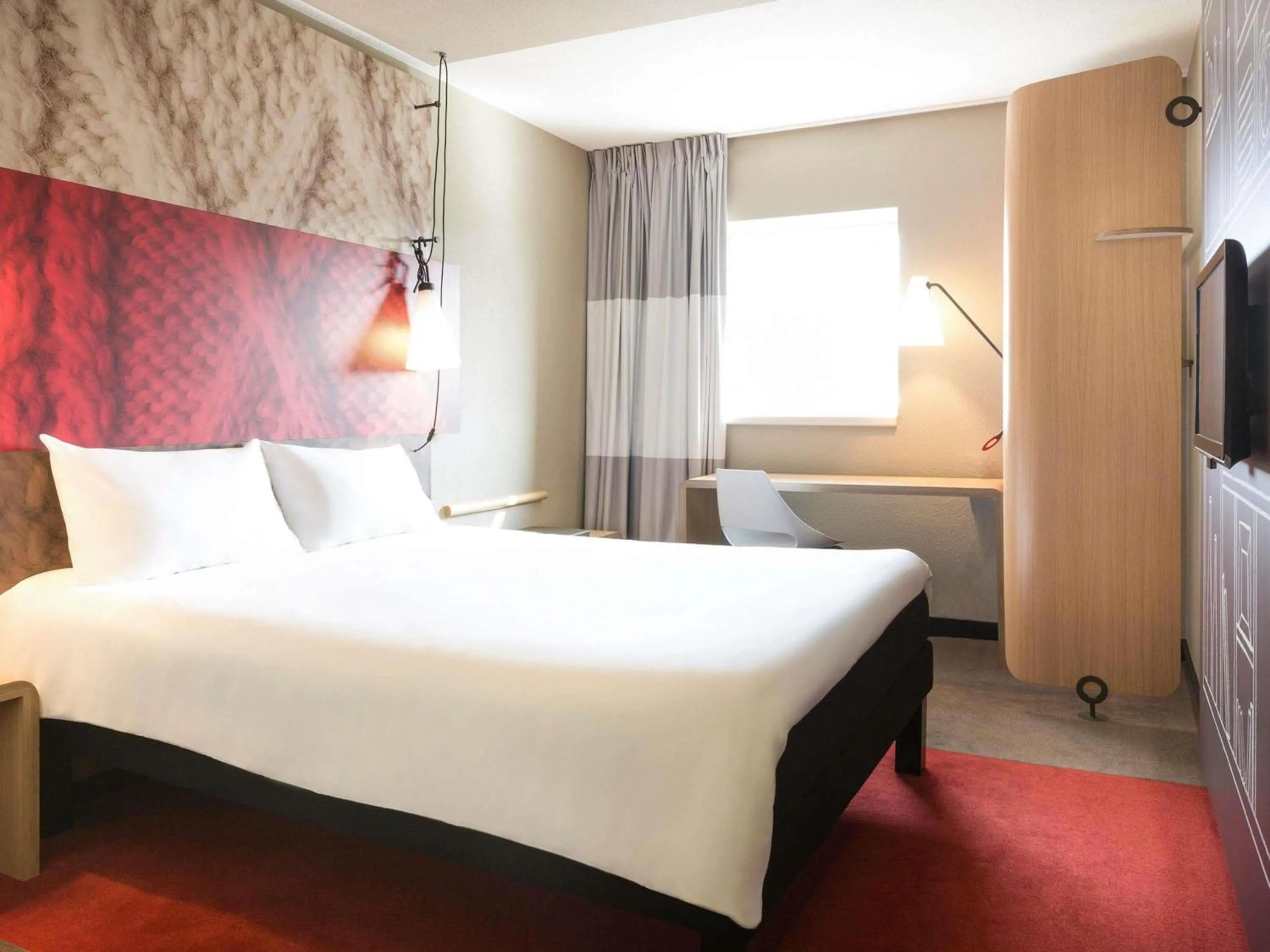 Bedroom, Bed in ibis Bordeaux Centre Bastide