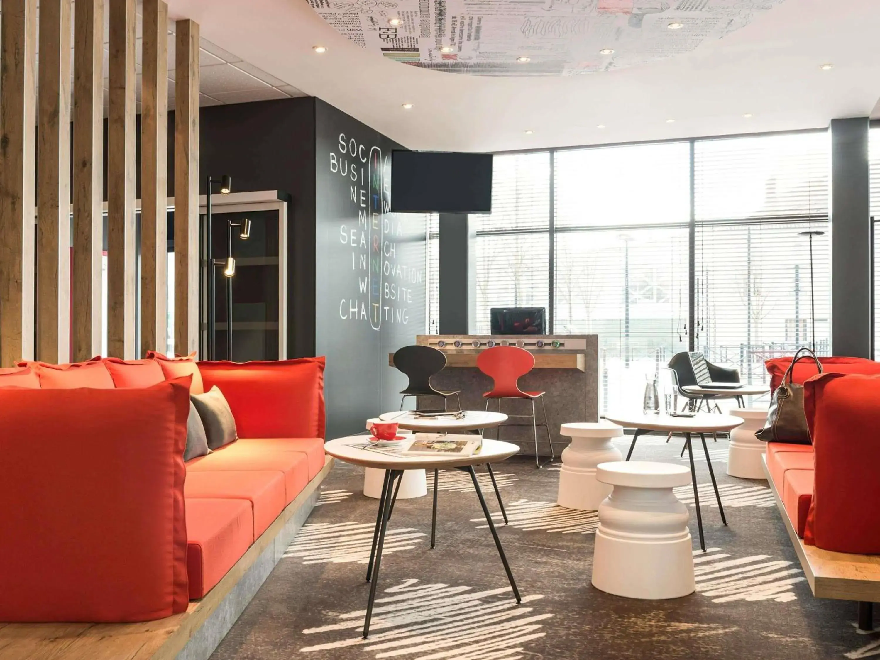 Property building in ibis Bordeaux Centre Bastide Property building in ibis Bordeaux Centre Bastide
