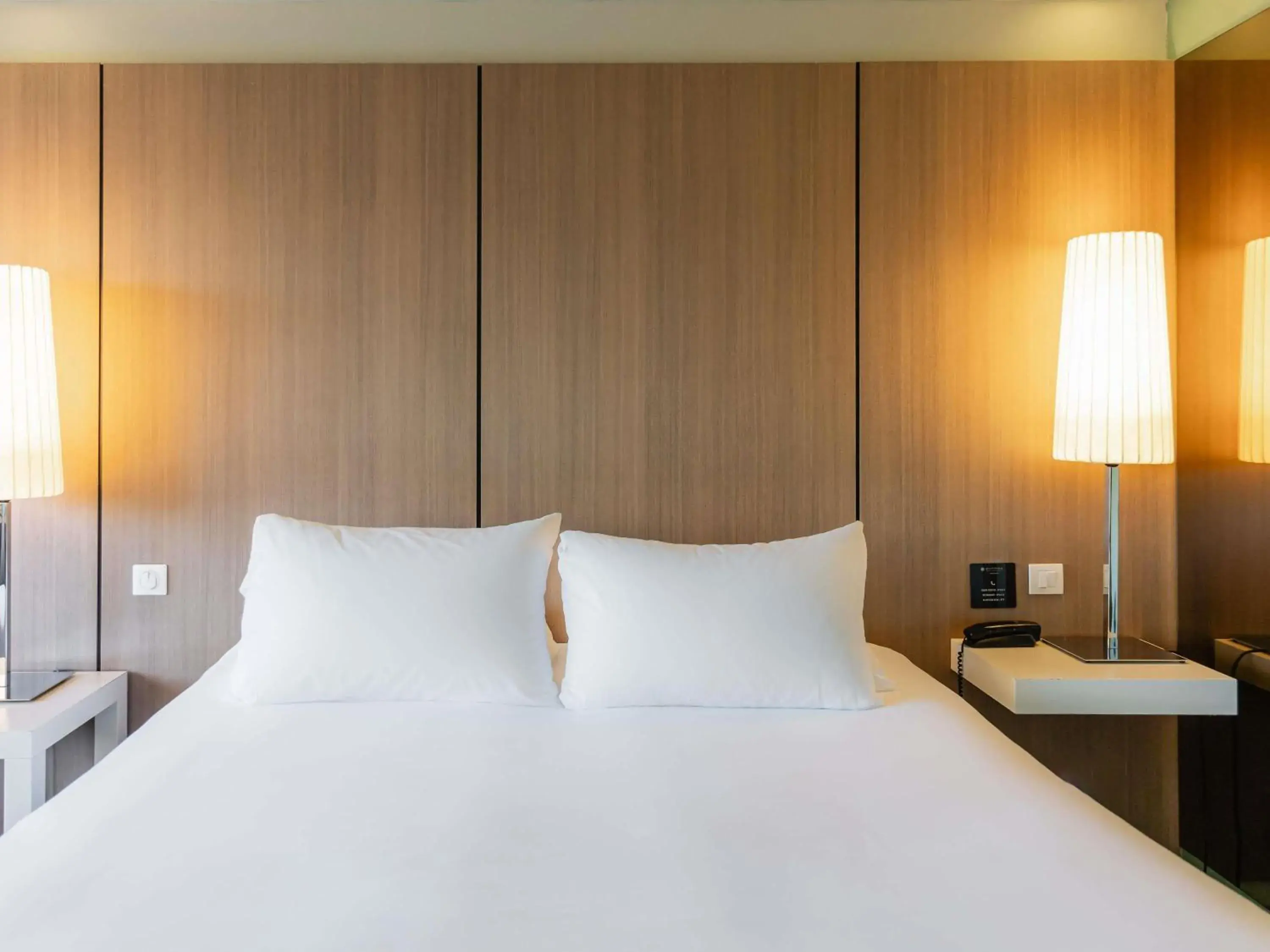 Bedroom, Bed in Pullman Bordeaux Lac Bedroom, Bed in Pullman Bordeaux Lac