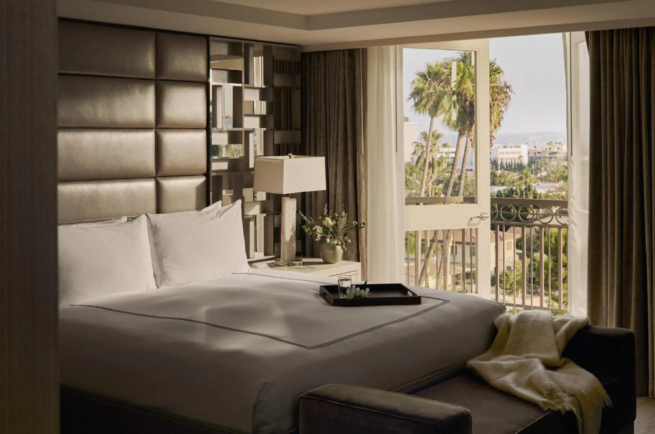 Photo of the whole room, Bed in L'Ermitage Beverly Hills Photo of the whole room, Bed in L'Ermitage Beverly Hills