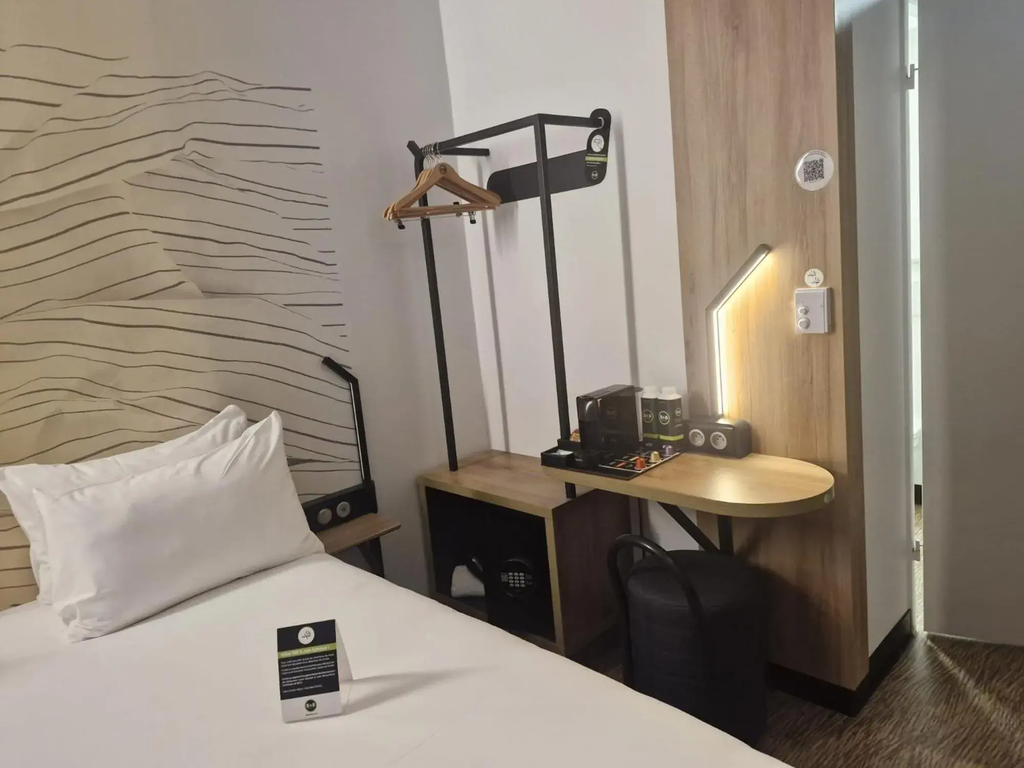 Photo of the whole room, Bed in B&B HOTEL Massy Gare TGV Photo of the whole room, Bed in B&B HOTEL Massy Gare TGV