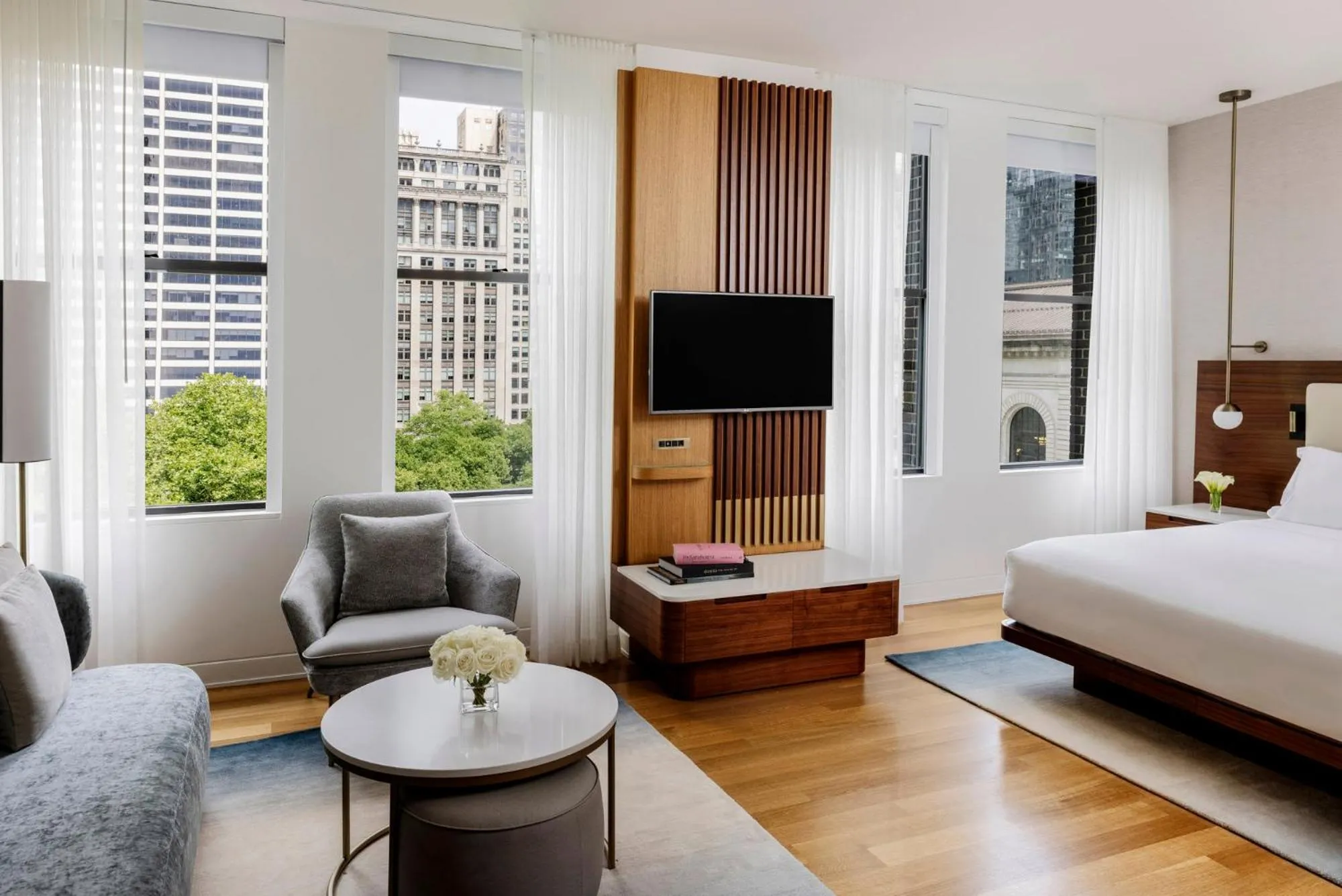 Seating area, Bed in Bryant Park Hotel