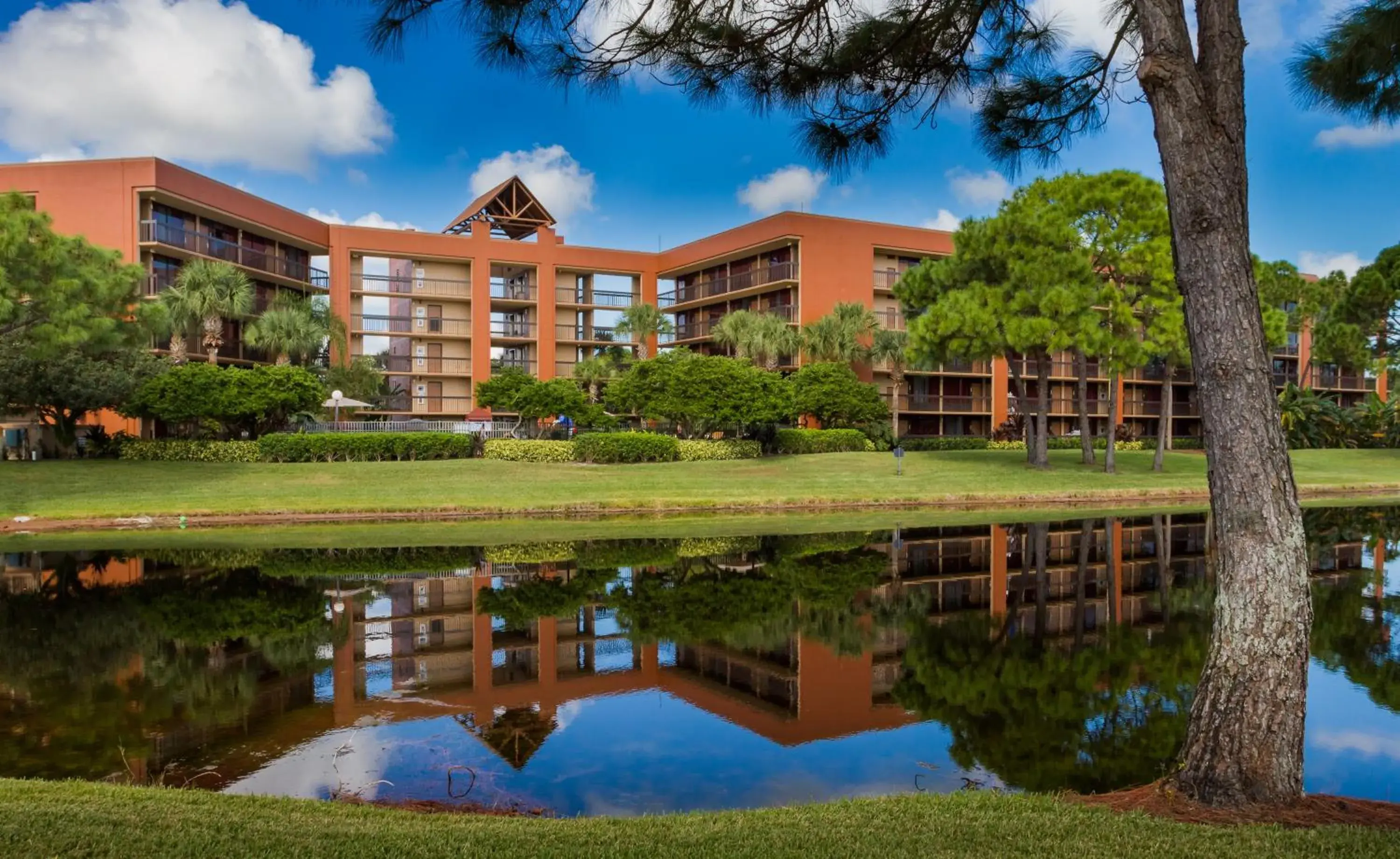Property building in Rosen Inn Lake Buena Vista Property building in Rosen Inn Lake Buena Vista
