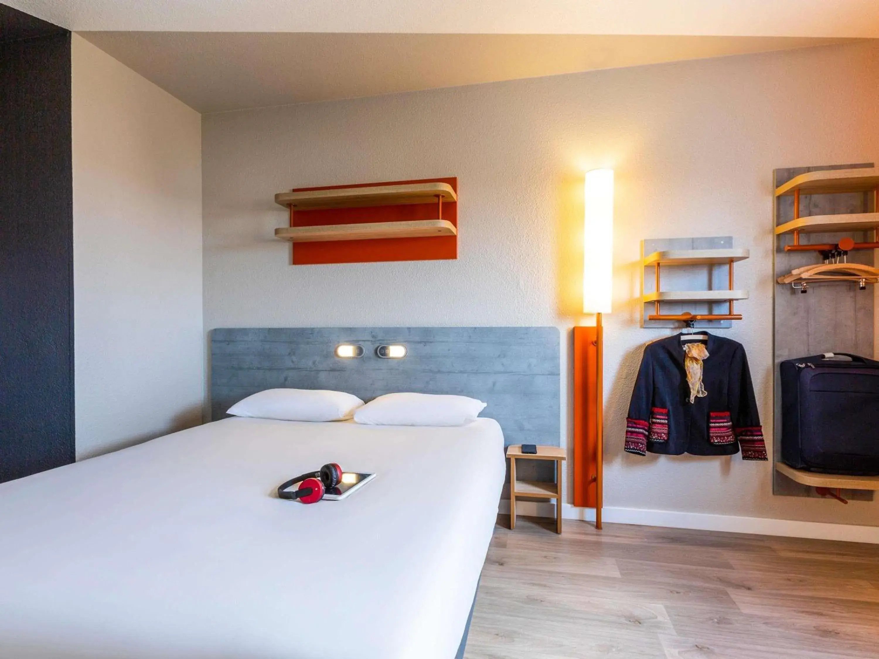 Bedroom, Bed in ibis budget Paris Porte d'Italie Ouest Bedroom, Bed in ibis budget Paris Porte d'Italie Ouest