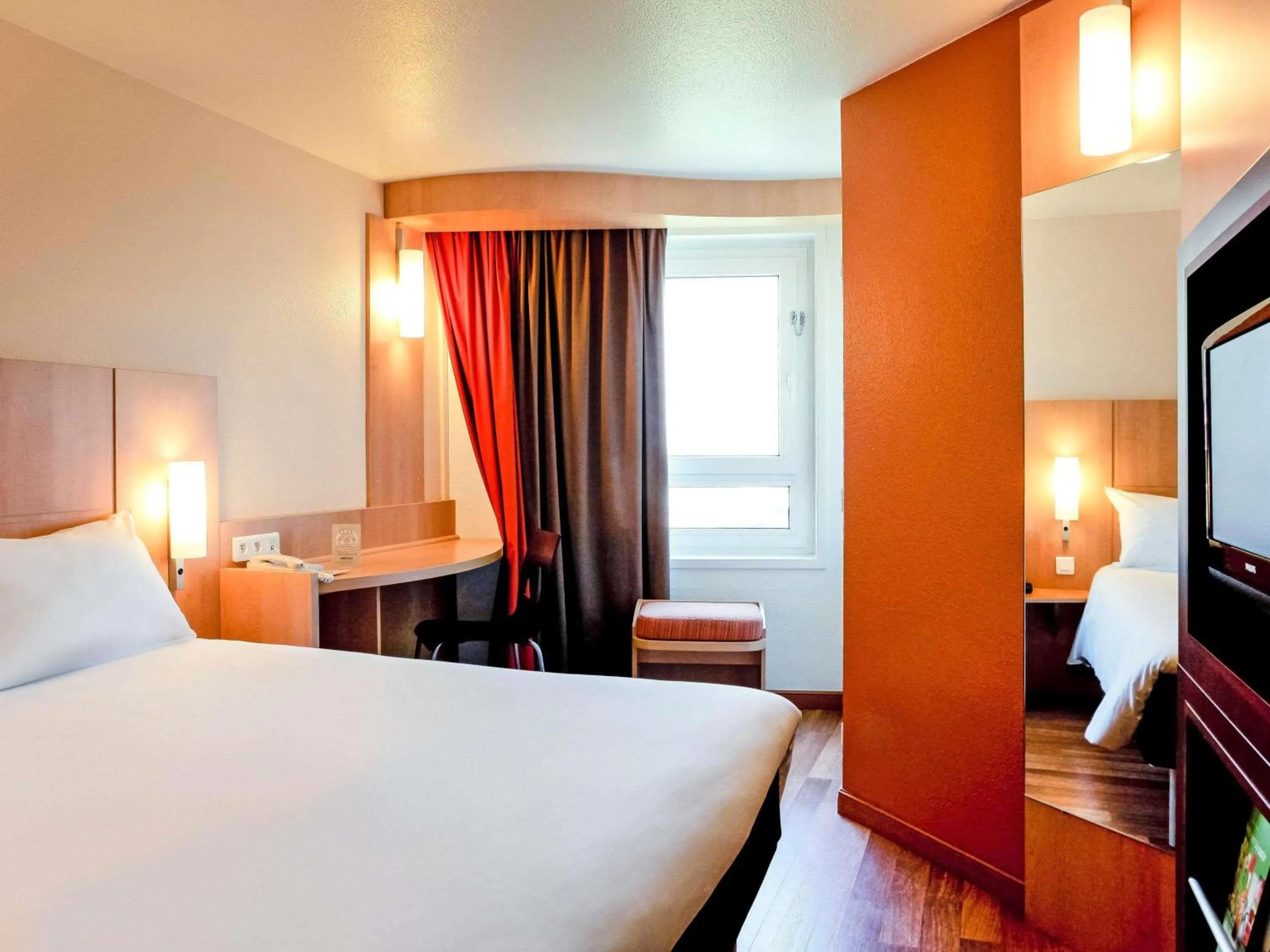 Bedroom, Bed in ibis Lyon Part Dieu Les Halles